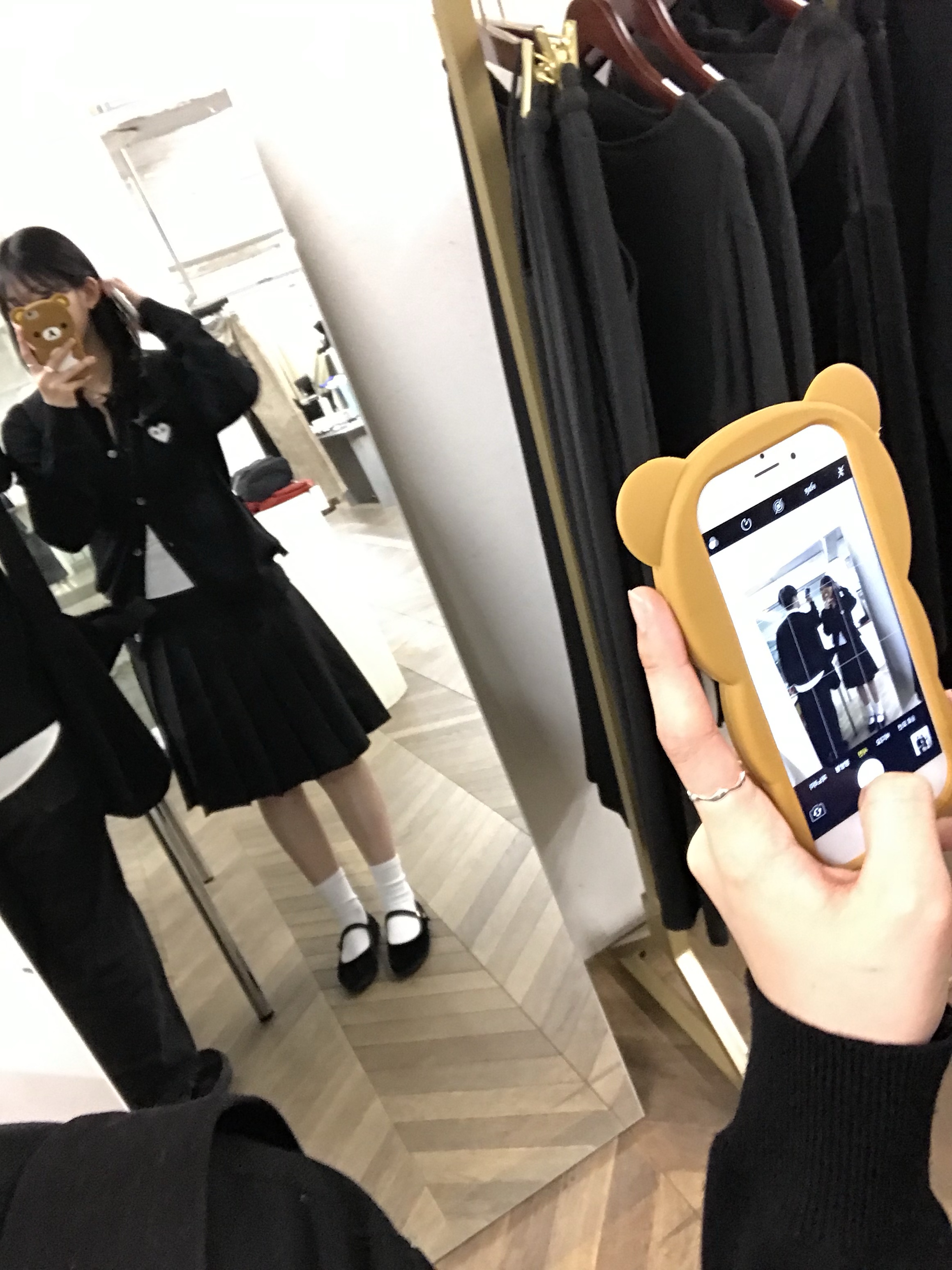 Maison Kitsune Fox Head Patch Regular T-Shirt Black, Apple Watch SE 2024 40mm GPS Starlight Aluminium Case with Sport Band S/M Starlight (Korean Ver.) 착용 스타일 - 3