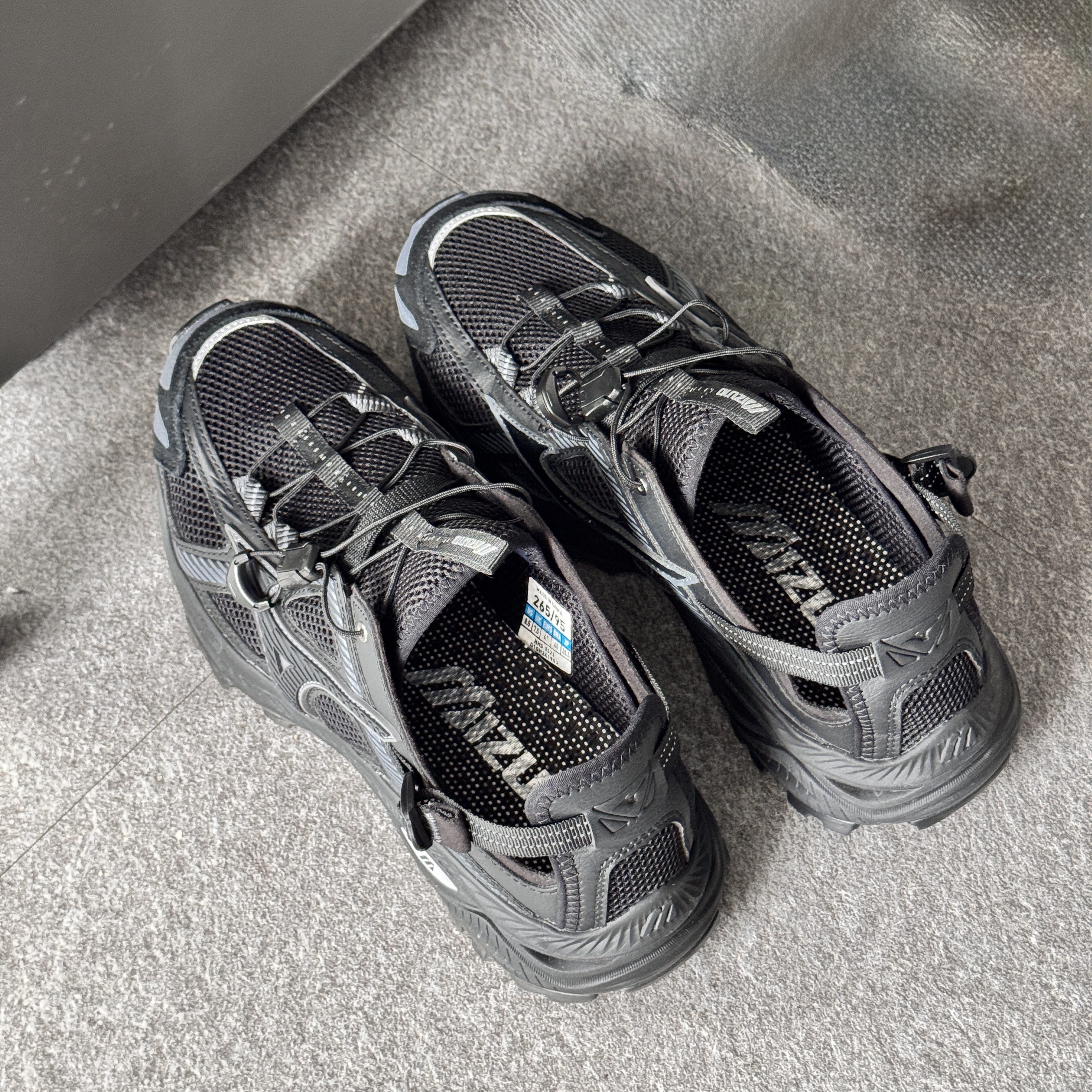 Mizuno Racer Trail SE Black 착용 스타일