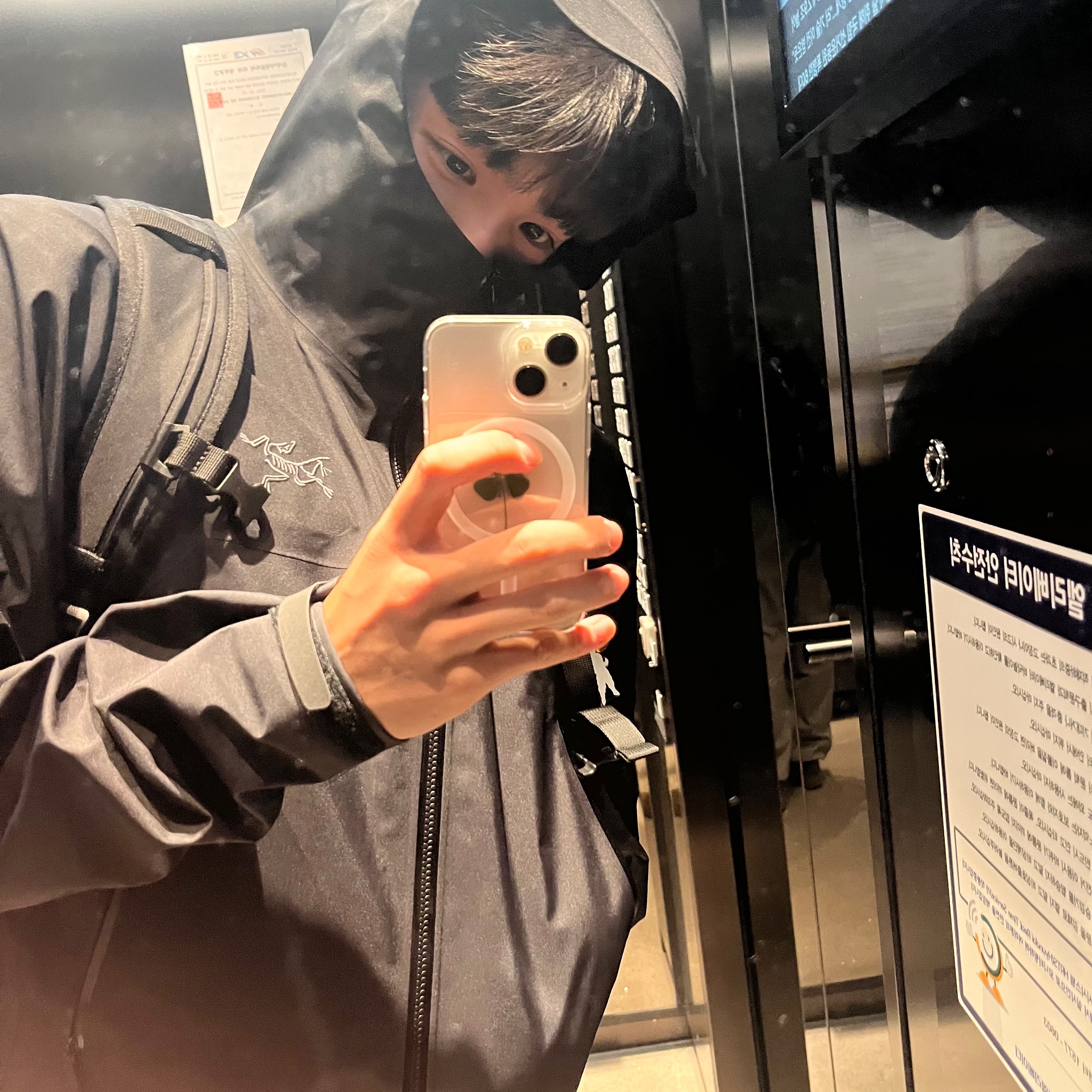 Arc'teryx Beta Jacket Black 착용 스타일