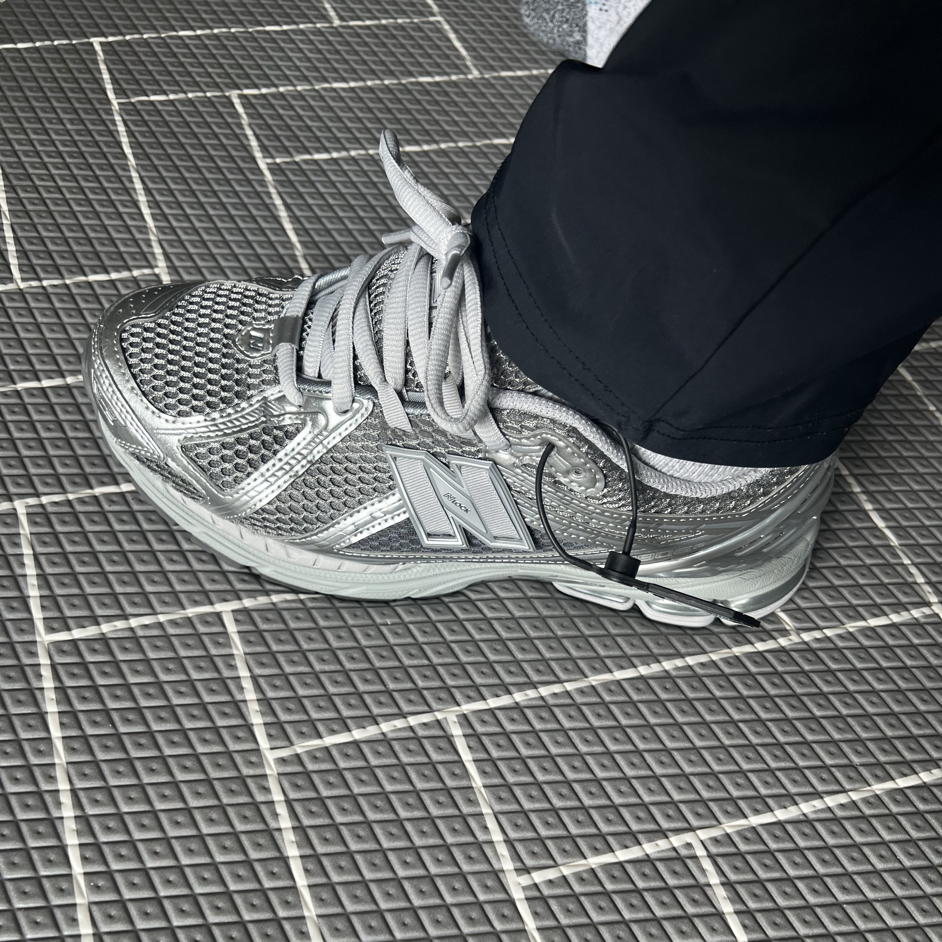 New Balance 1906R Harbor Grey Silver Metalic 착용 스타일