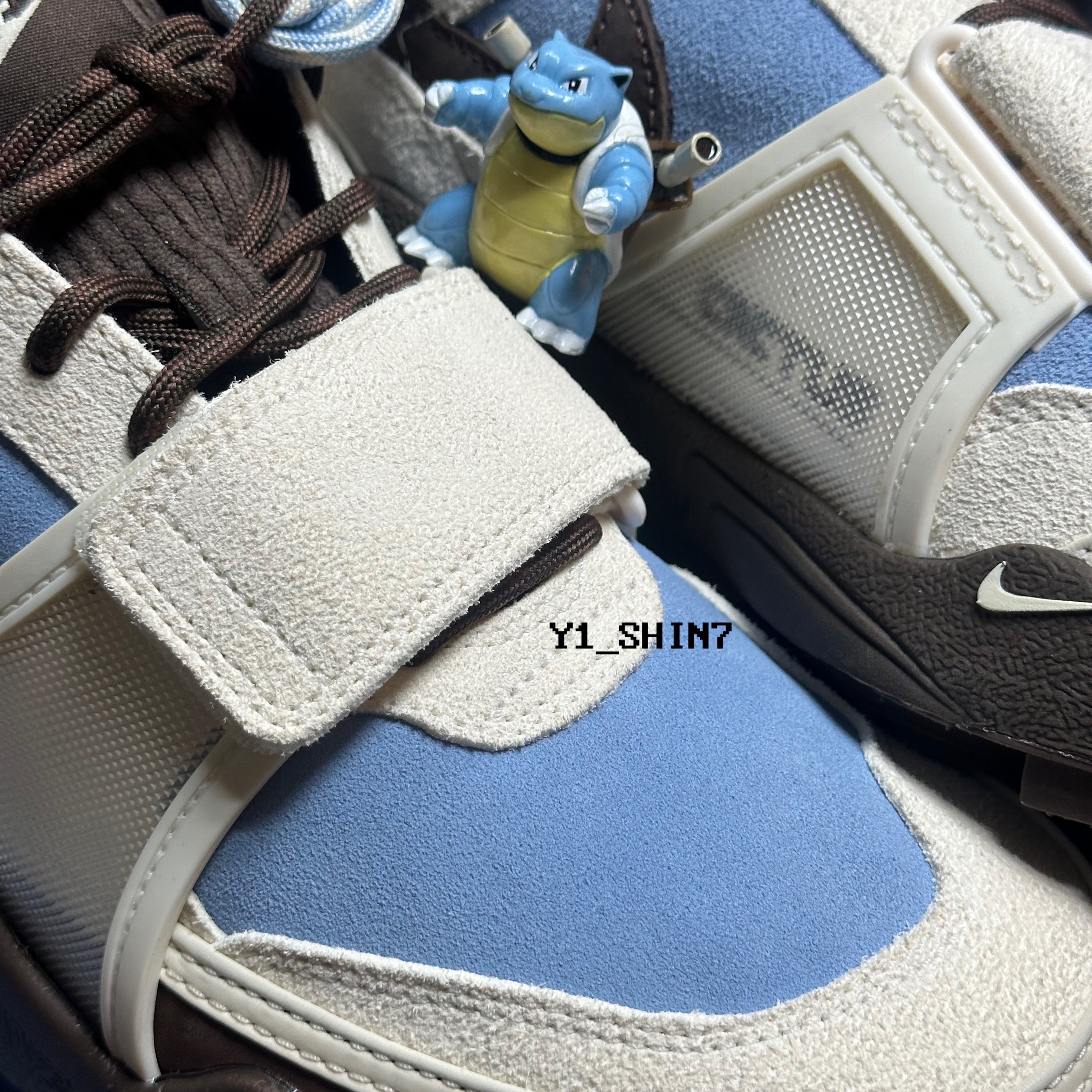 Nike x Travis Scott Zoom Field Jaxx Pale Ivory and Leche Blue 착용 스타일