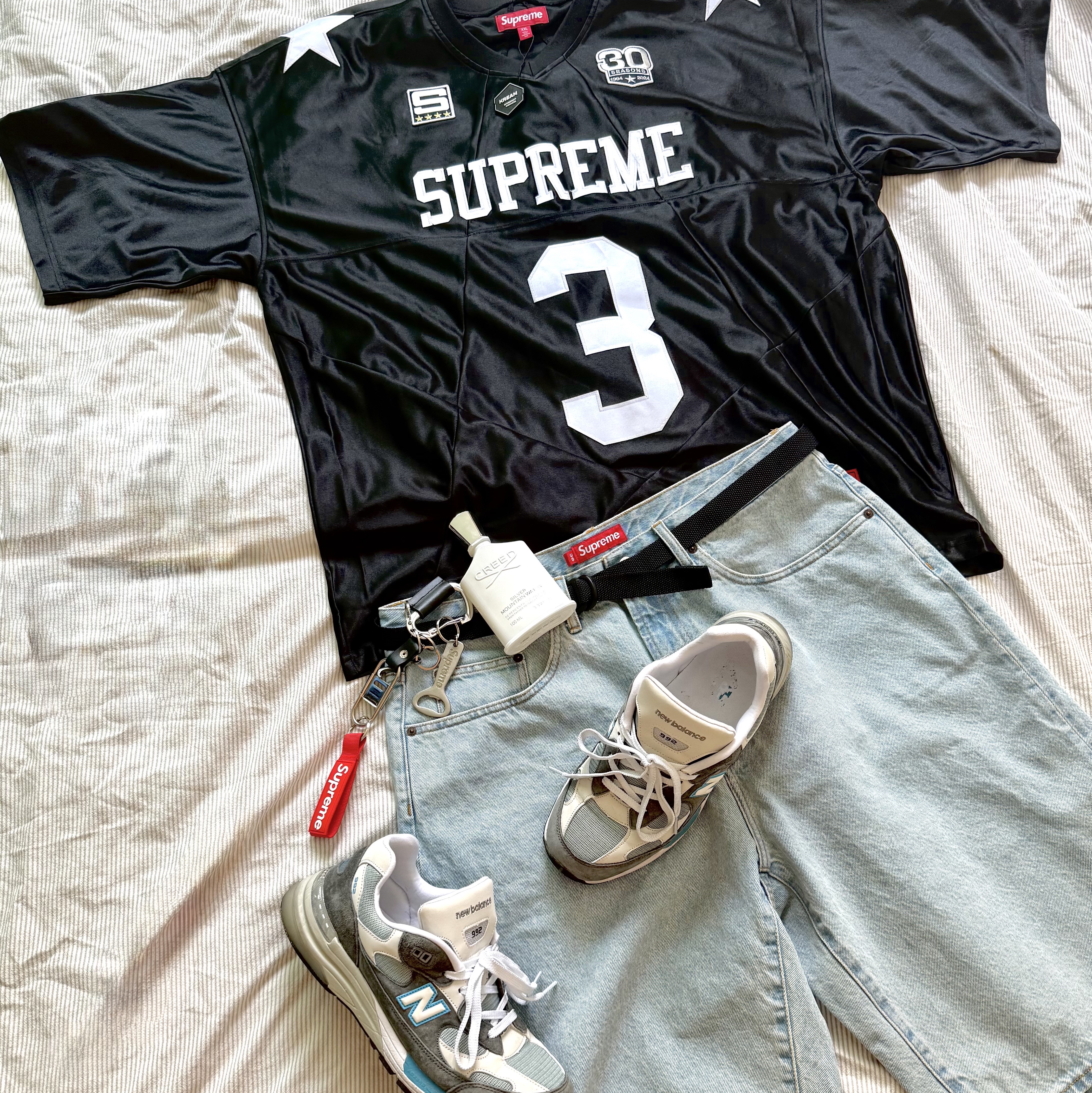 Supreme Star Football Jersey Black - 24FW, Supreme Baggy Denim Shorts Light Washed Indigo - 25SS 착용 스타일