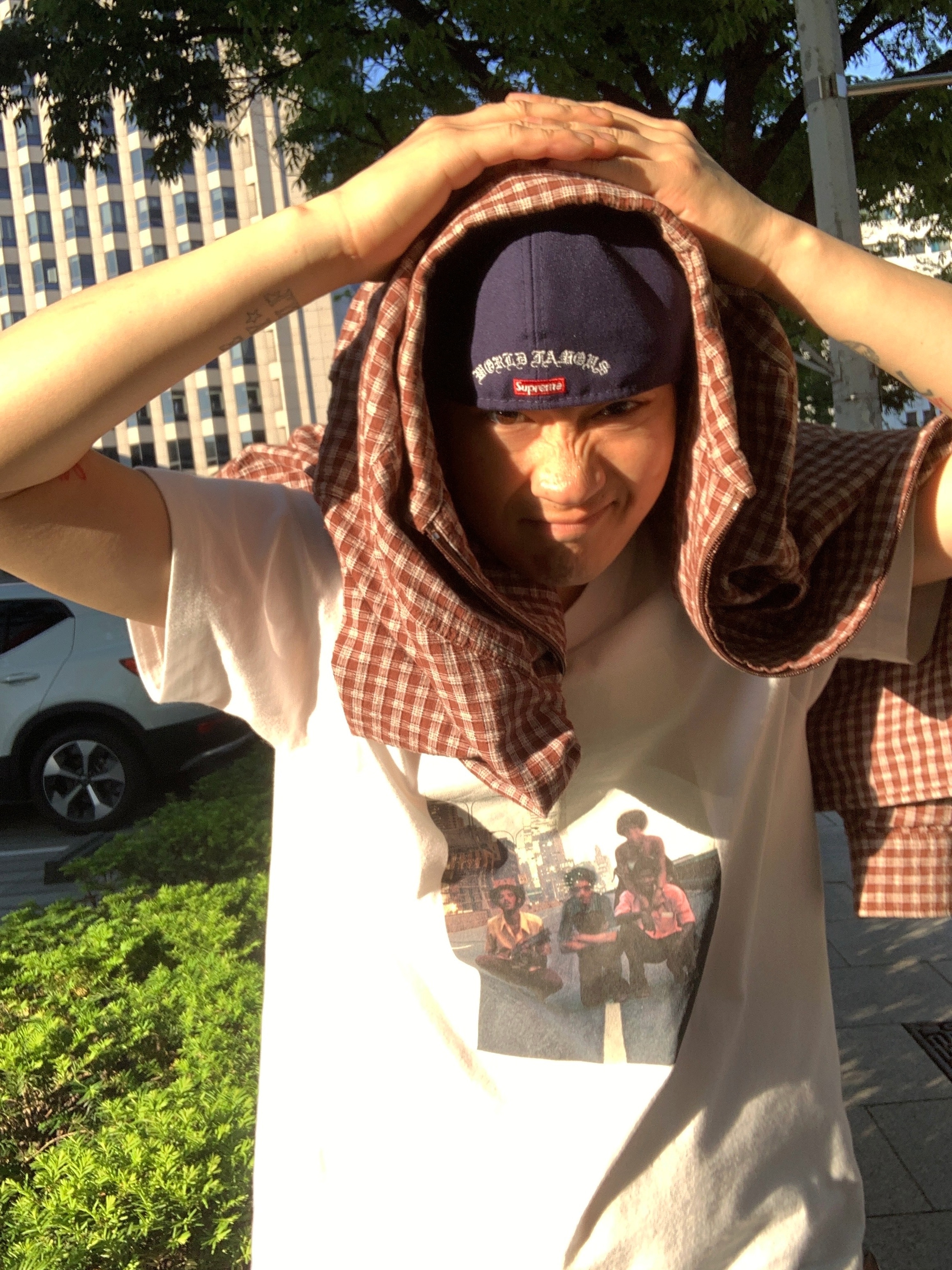 Supreme Gold Cross S Logo New Era Light Navy - 24SS 착용 스타일 - 2