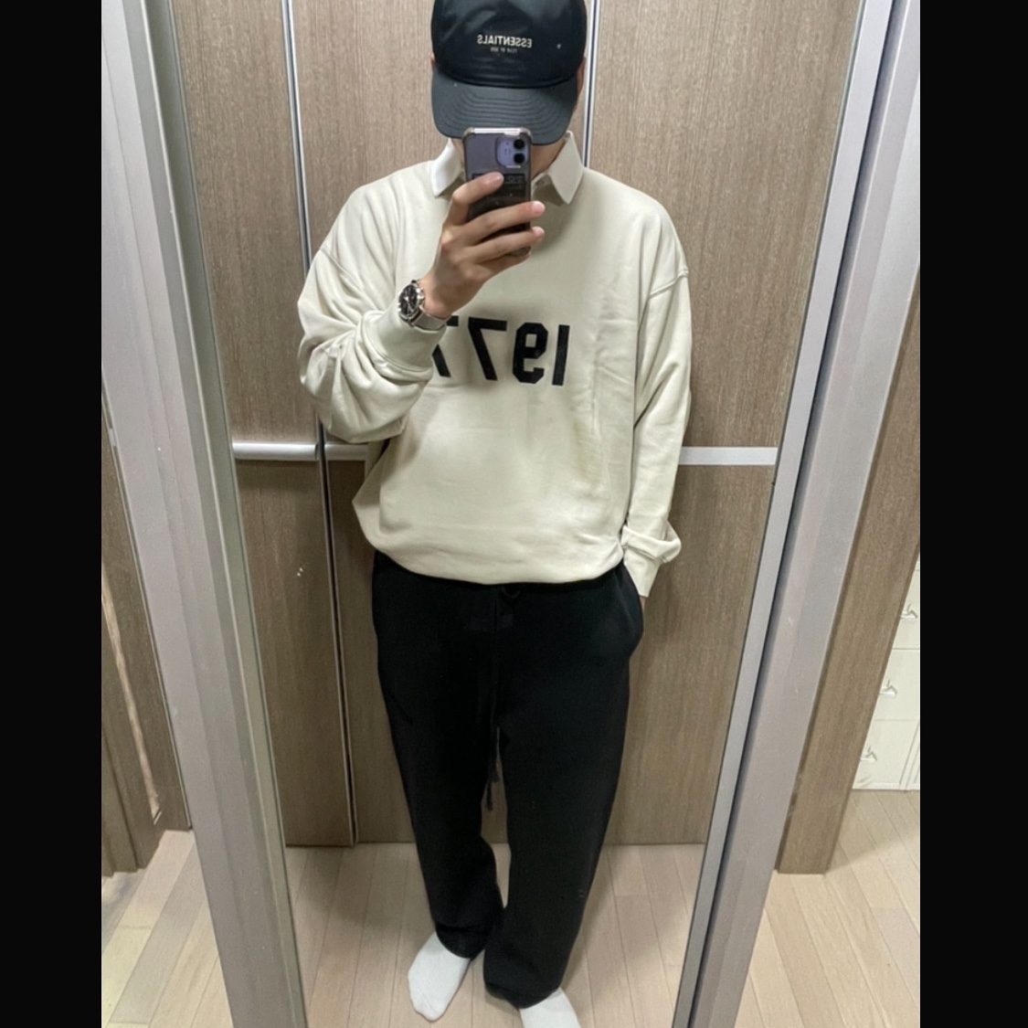 Essentials x New Era Retro Crown Strapback Black, Essentials 1977 Rugby Long Sleeve Polo Wheat - 22SS 착용 스타일