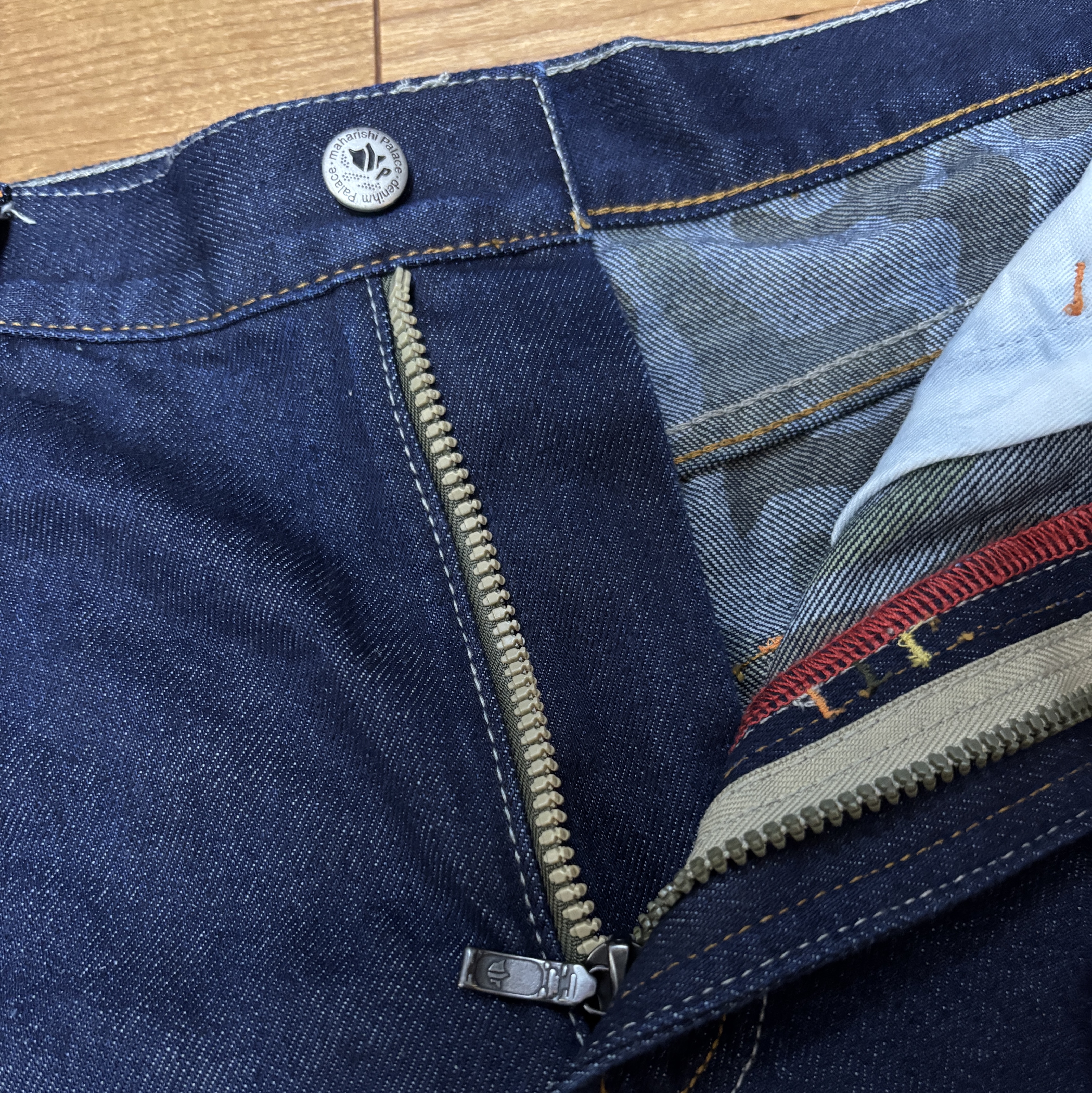 Palace x Maharishi Baggy Denim Short Indigo - 25SS 착용 스타일 - 4