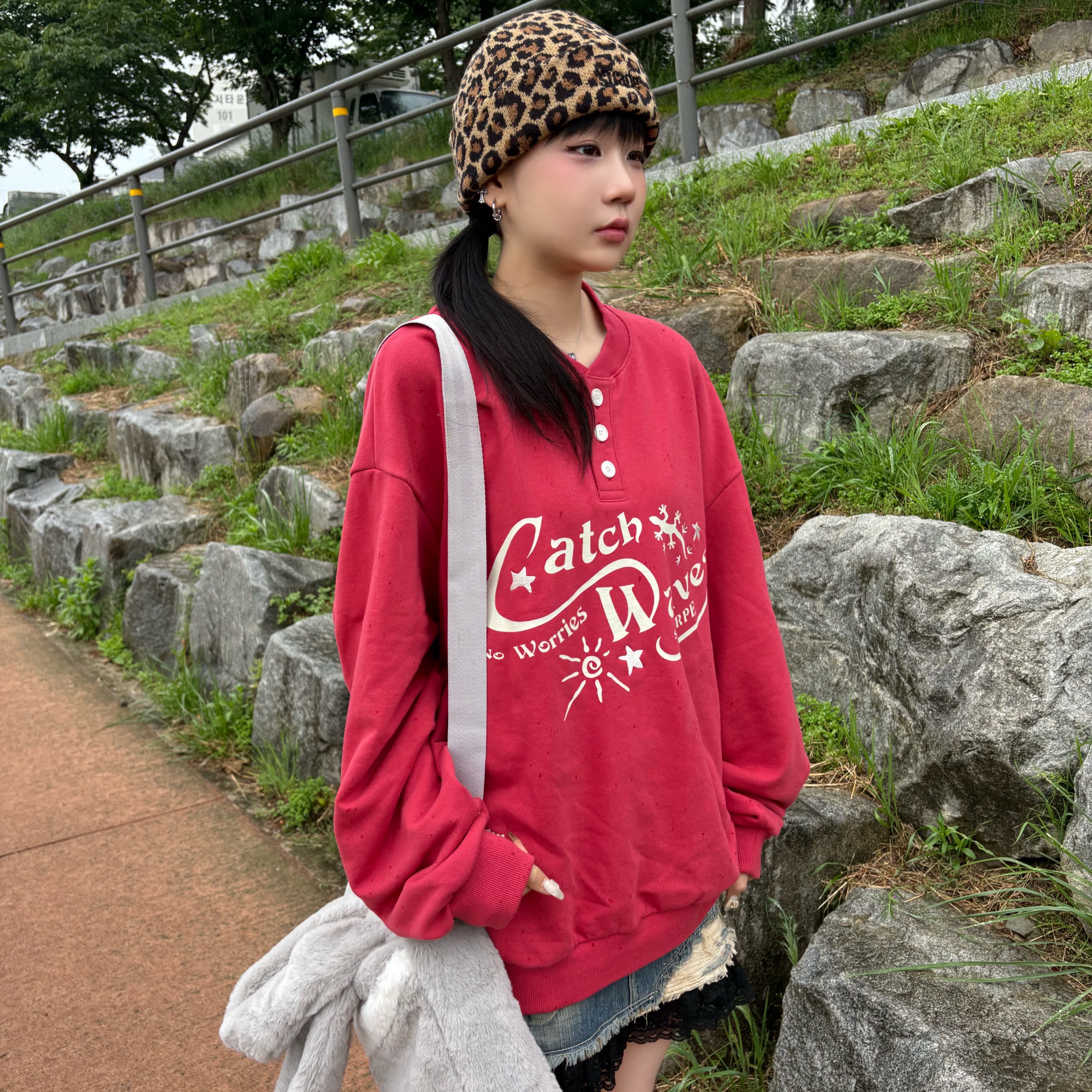 Converse x Drkshdw Turbodrk Chuck 70 Hi Lilly White, Nike NSW Faux Fur Tote Bag Light Iron Ore 착용 스타일 - 2