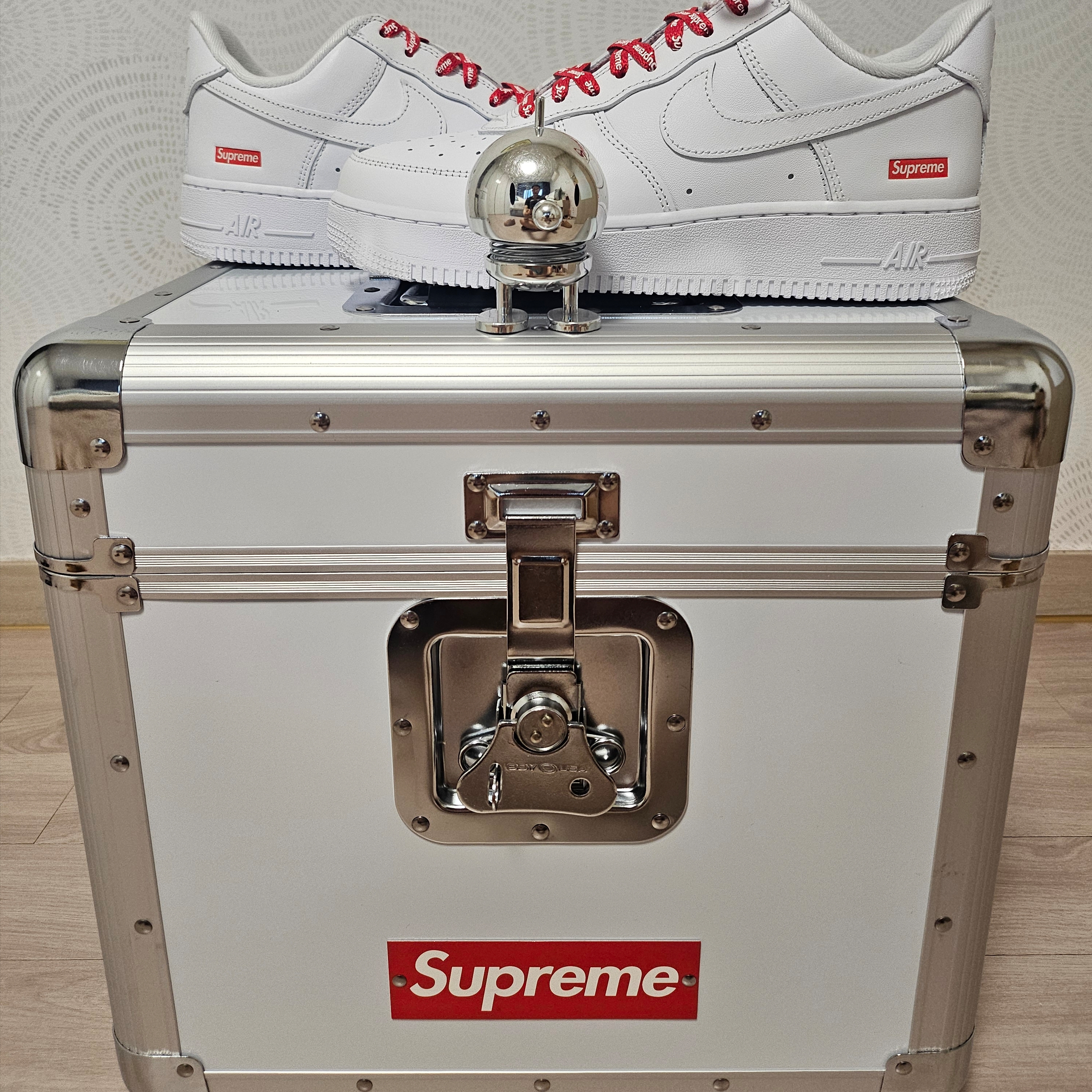 Nike x Supreme Air Force 1 Low White, Supreme x Odyssey Record Case White - 25SS 착용 스타일 - 2