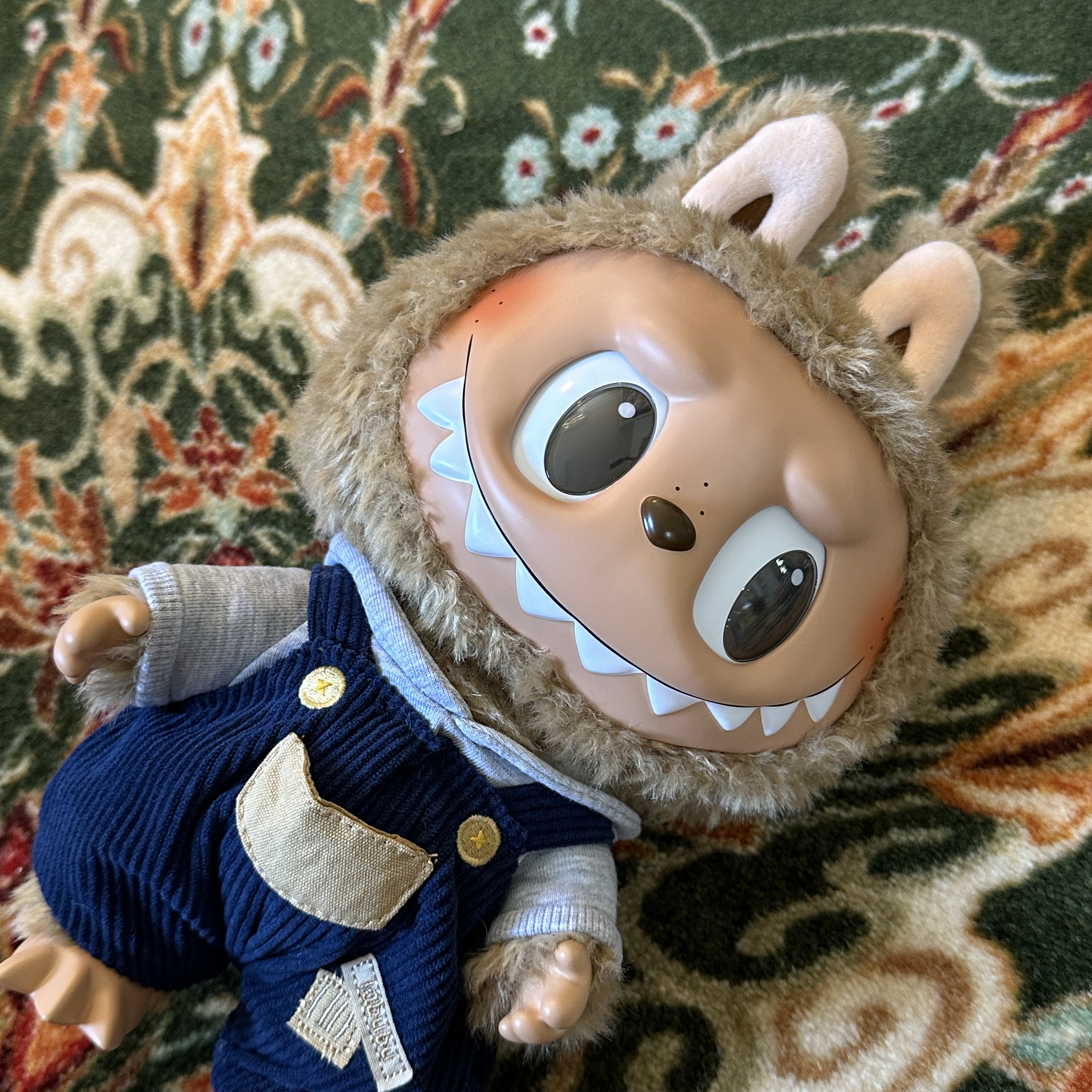 Pop Mart Labubu Time To Chill Vinyl Plush Doll 착용 스타일 - 1