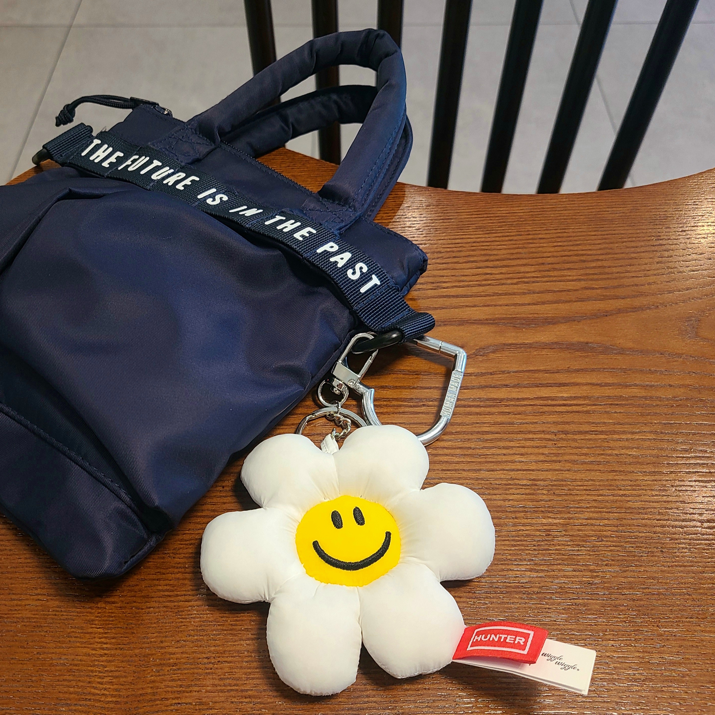 Human Made Mini Helmet Bag Navy, Human Made Heart Carabiner Silver 착용 스타일