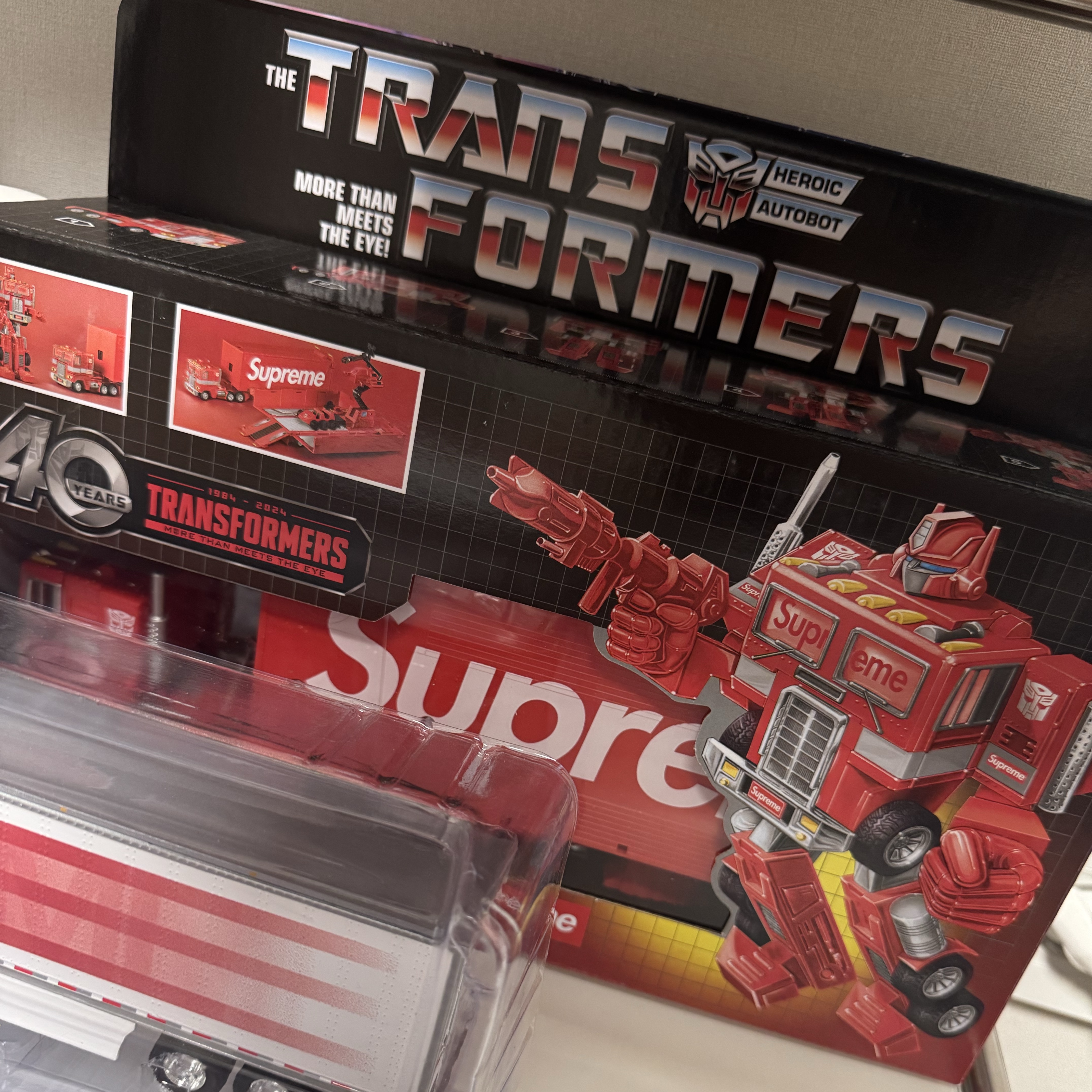Supreme x Transformers G1 Optimus Prime Figure Red - 25SS 착용 스타일