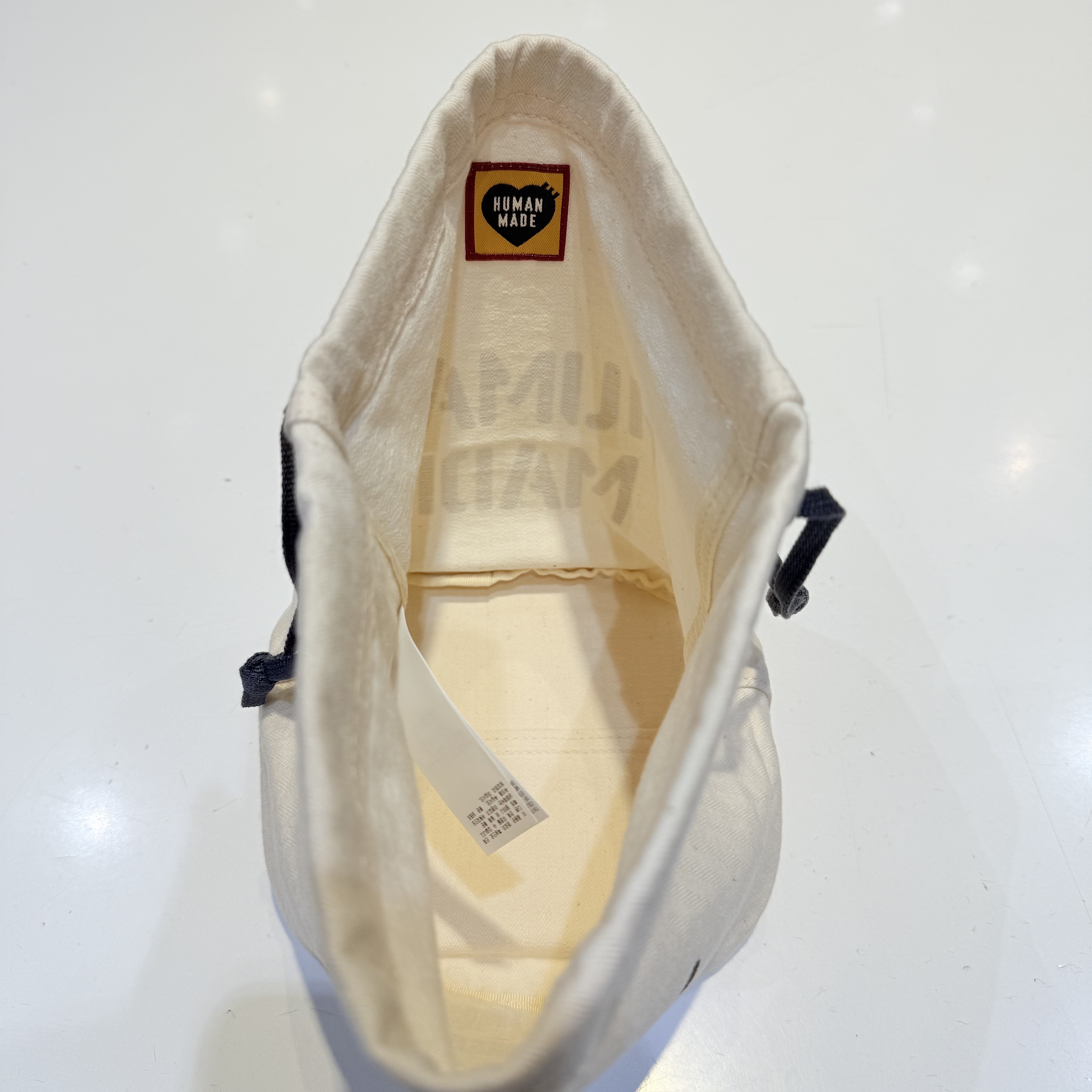 Human Made Drawstring Bag White 착용 스타일 - 3