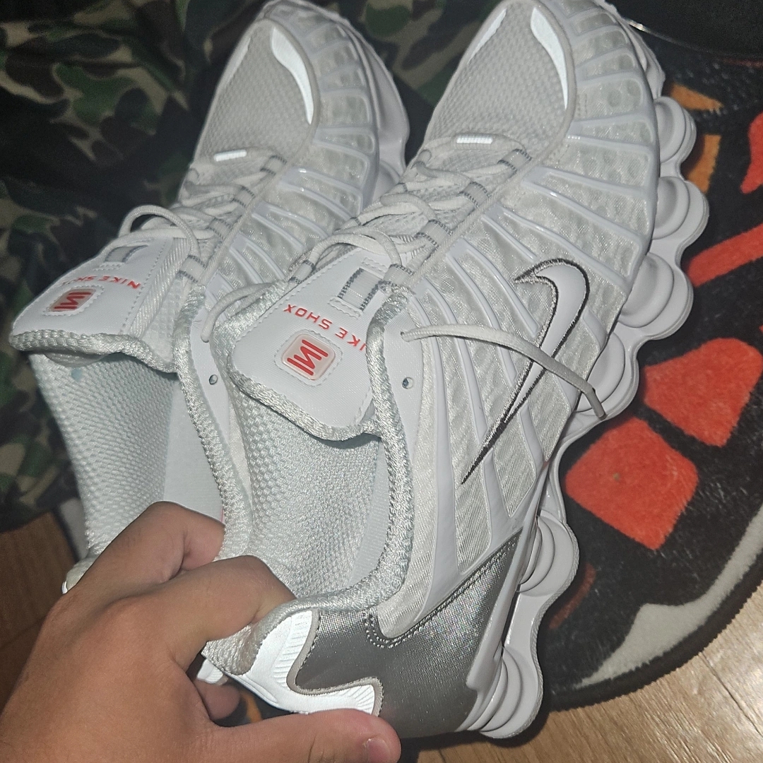 Nike Shox TL Metallic Silver 착용 스타일 - 2
