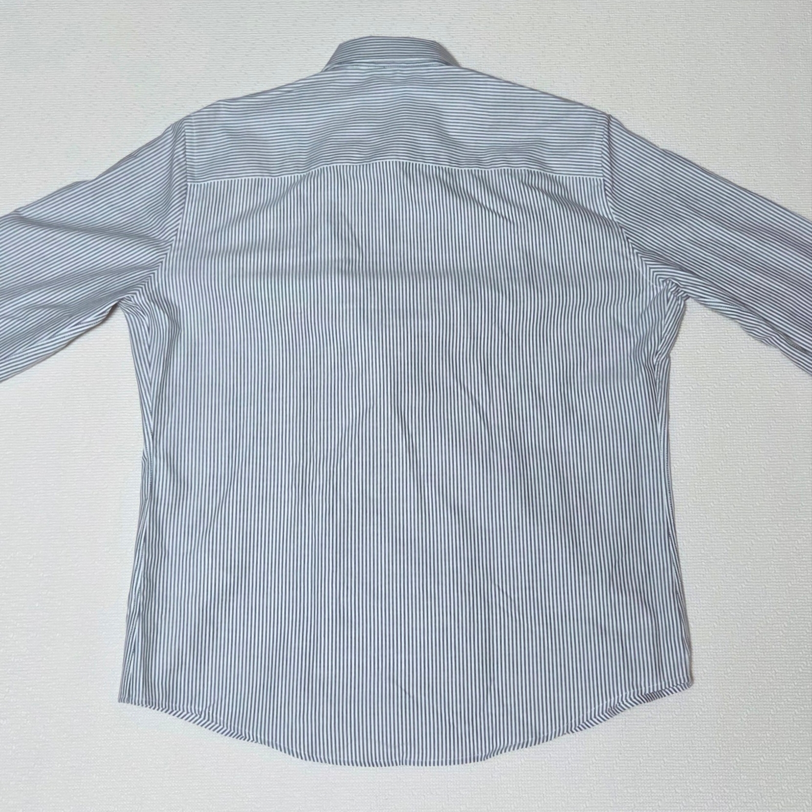 AMI de Coeur Button Down Stripped Cotton Oxford Shirt Black Natural White 착용 스타일 - 2