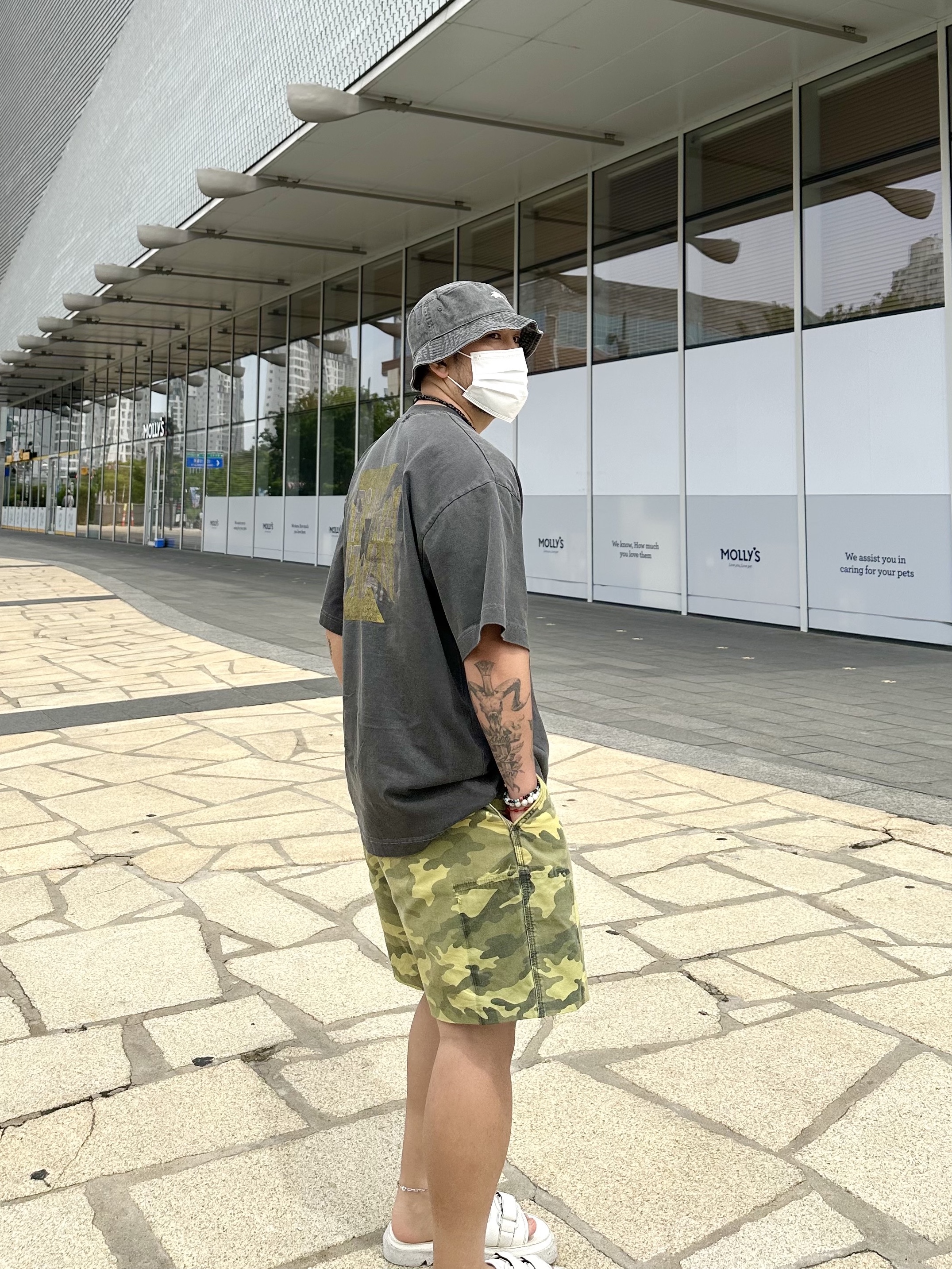 Stussy Washed Stock Bucket Hat Charcoal 착용 스타일 - 3