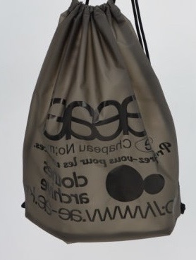 AEAE Web Logo Dot Gym Sack Black 착용 스타일