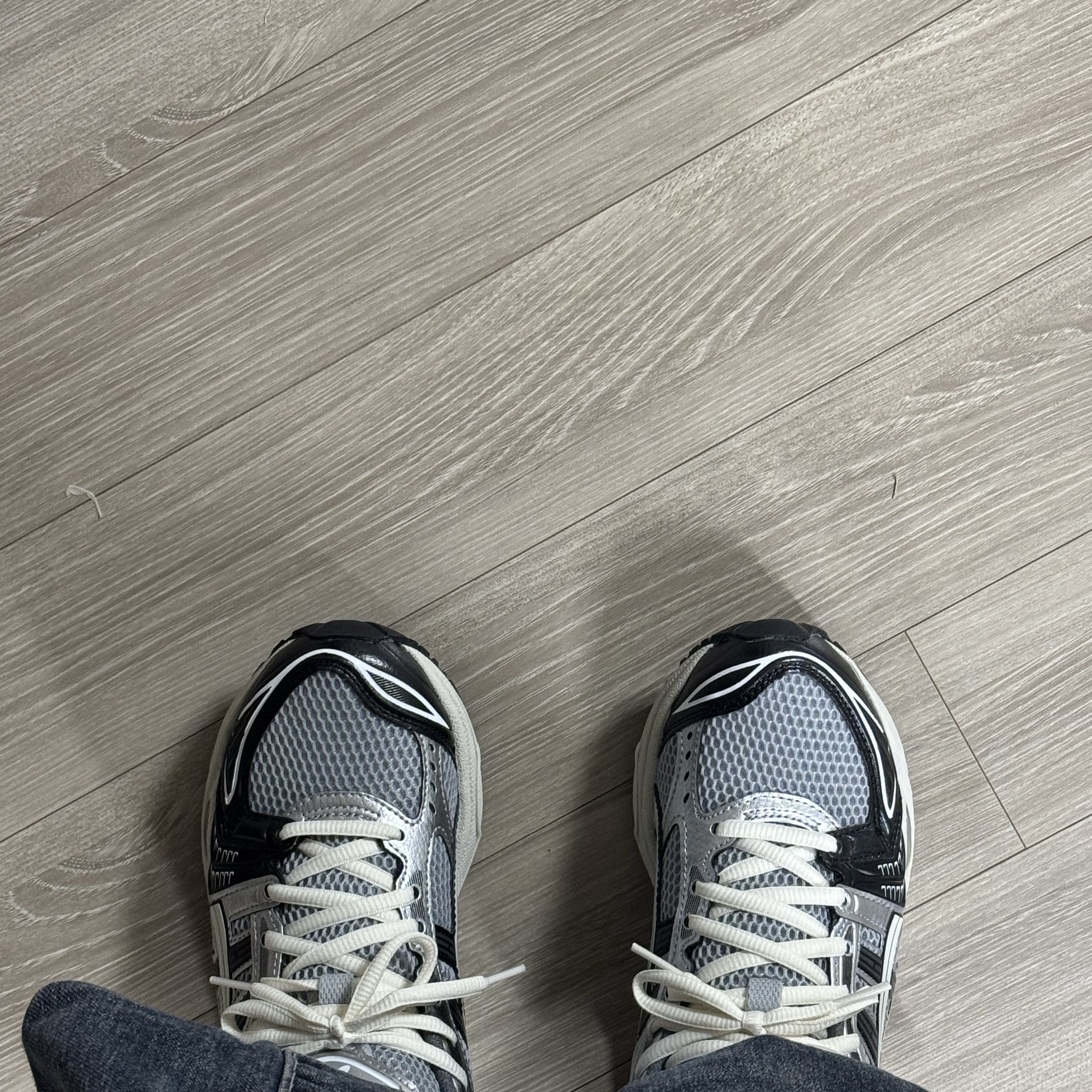 Asics Gel-Kayano 14 Black Glacier Grey 착용 스타일