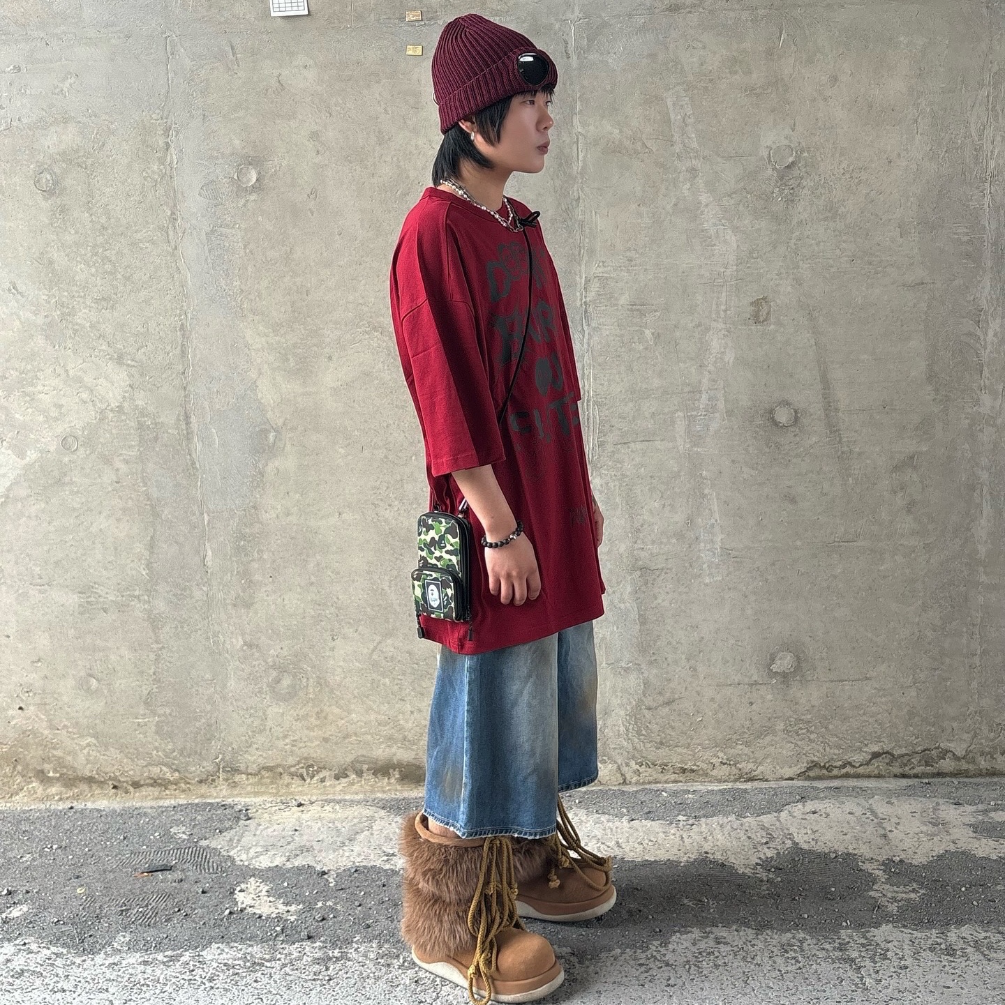 C.P. Company Extra Fine Merino Wool Goggle Beanie Port Royal Red - 22FW, Ajobyajo PBA DBOF Collage T-Shirt Burgundy 착용 스타일 - 2