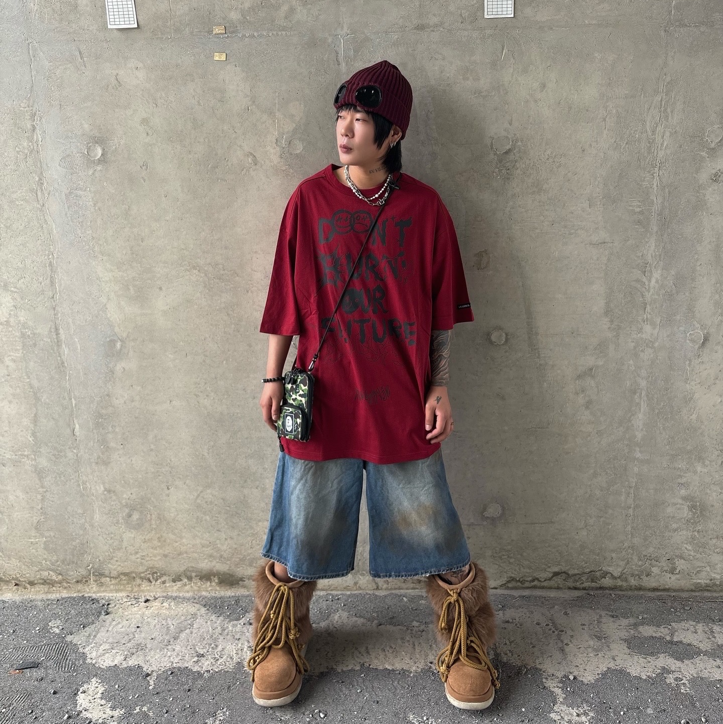 C.P. Company Extra Fine Merino Wool Goggle Beanie Port Royal Red - 22FW, Ajobyajo PBA DBOF Collage T-Shirt Burgundy 착용 스타일 - 1