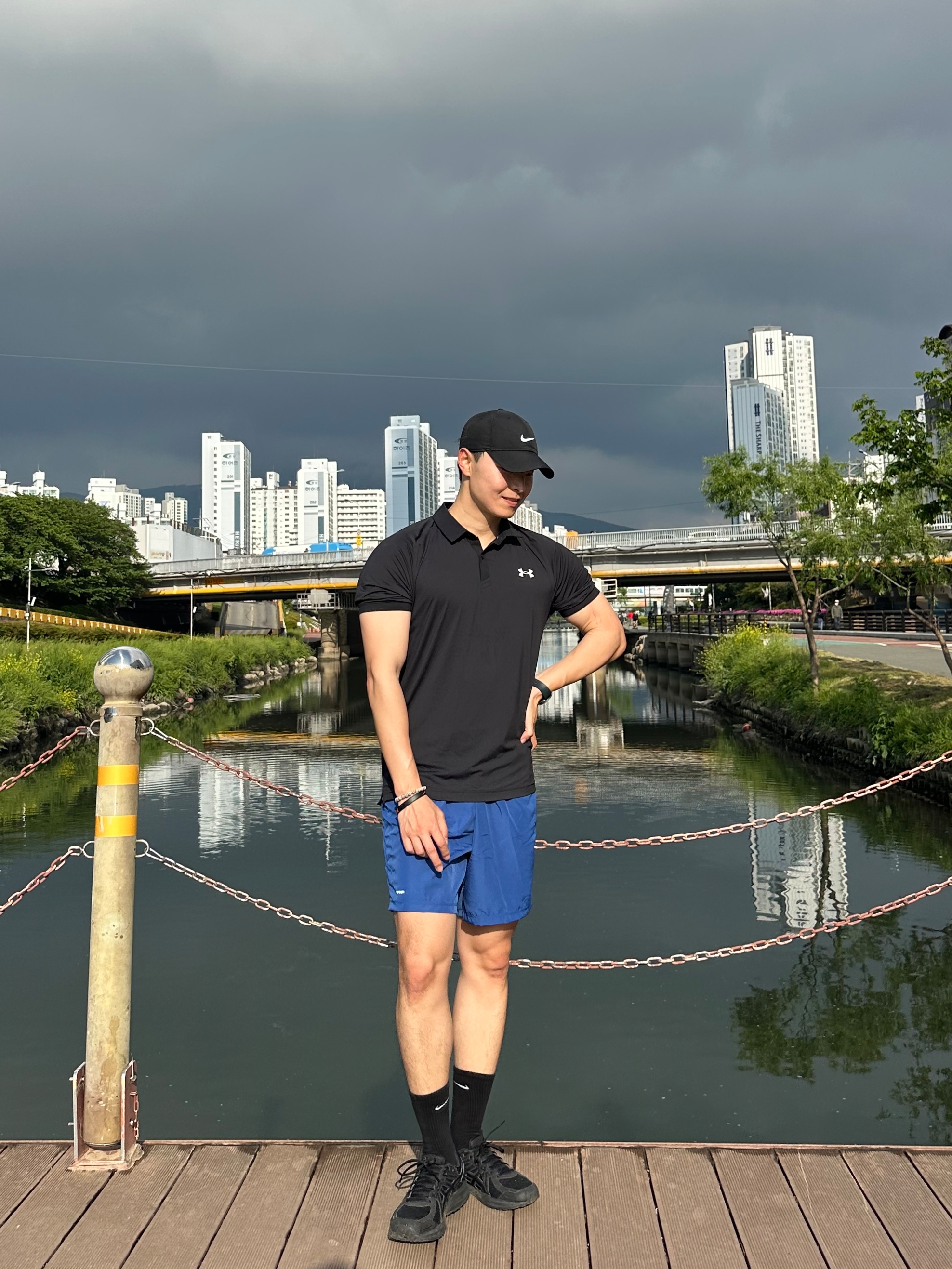 Asics Jog 100 2 Black, Under Armour Matchplay Polo Black Pitch Gray 착용 스타일 - 3