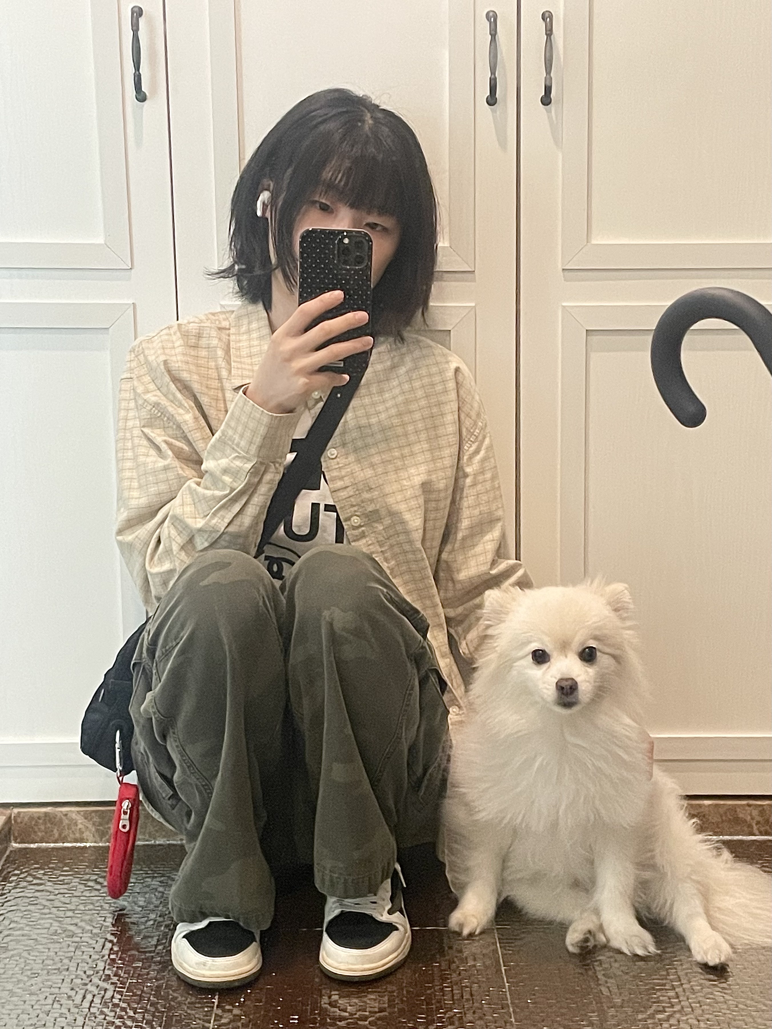 (W) Jordan 1 x Travis Scott Retro Low OG SP Medium Olive, CDG x Stussy T-Shirt White 착용 스타일