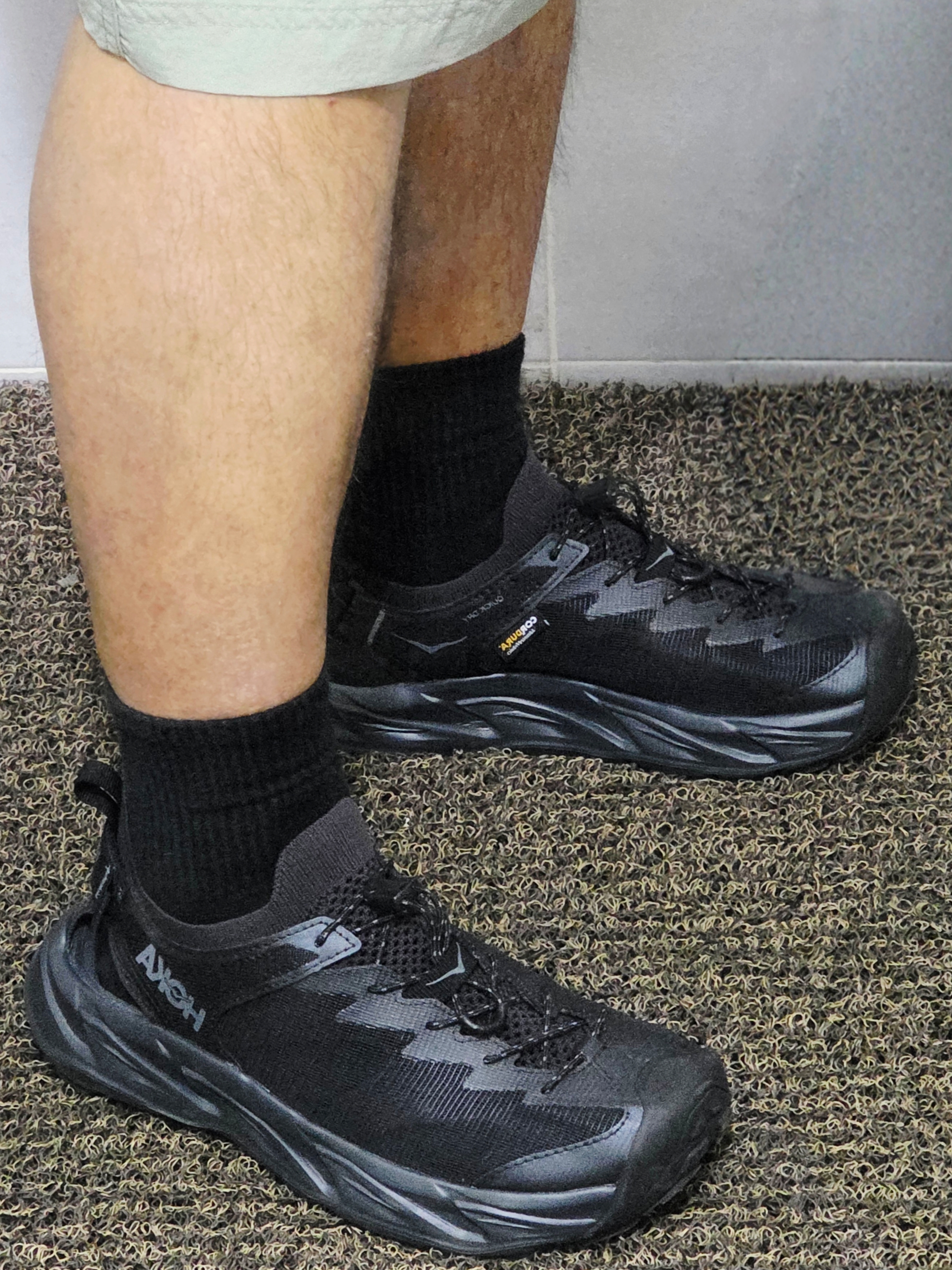 Hoka Hopara 2 Black 착용 스타일