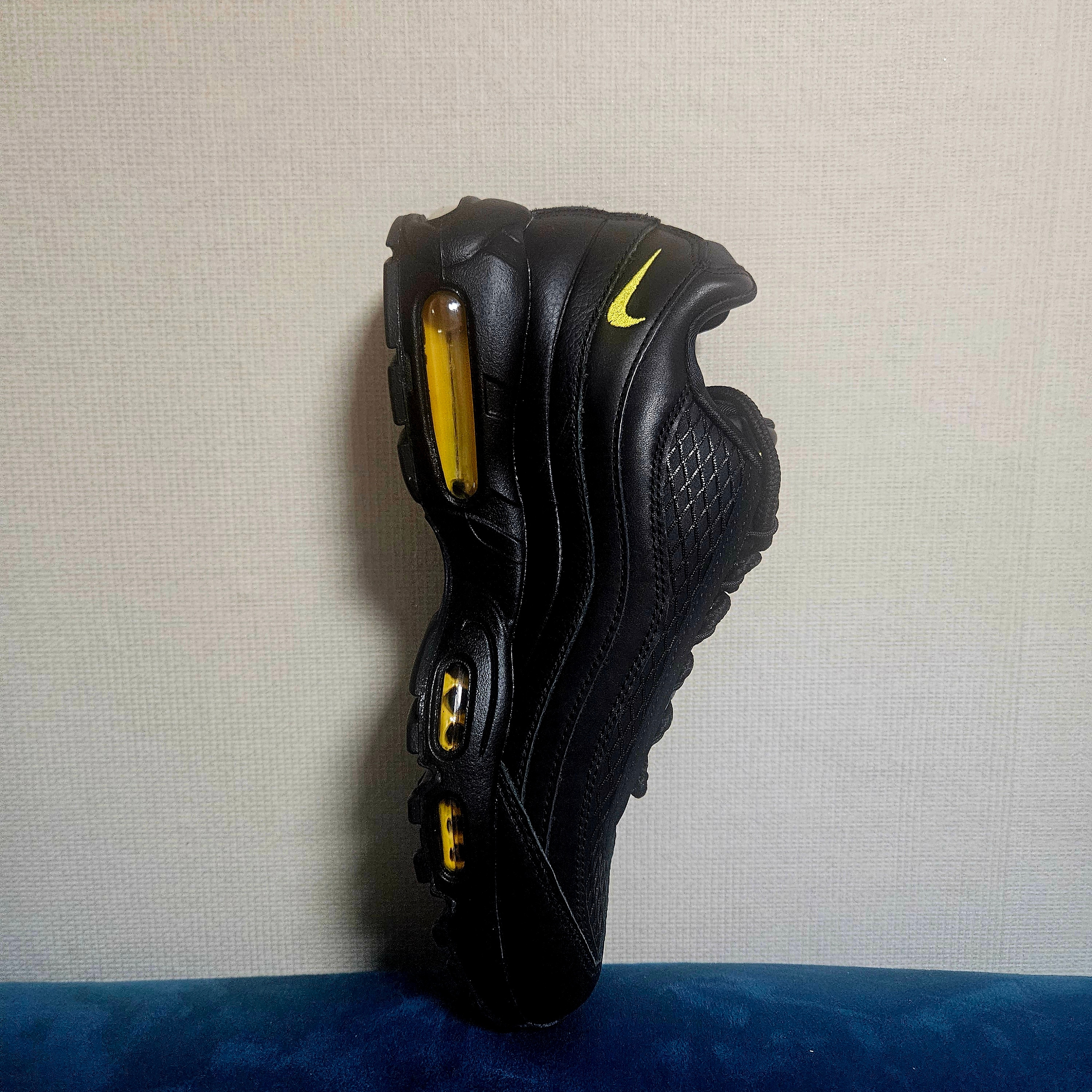 Nike x Corteiz Air Max 95 Black and Tour Yellow 착용 스타일