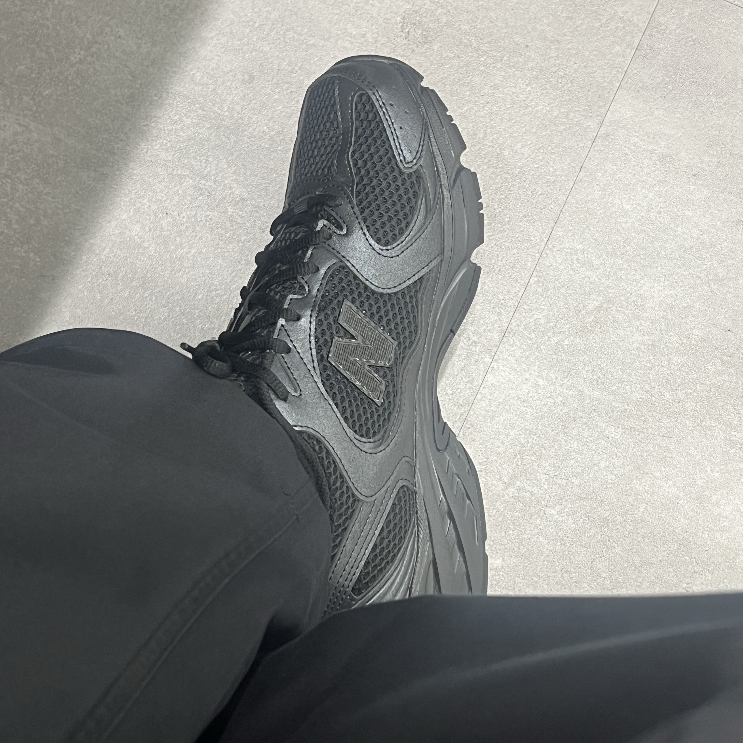 New Balance 530 Black 착용 스타일