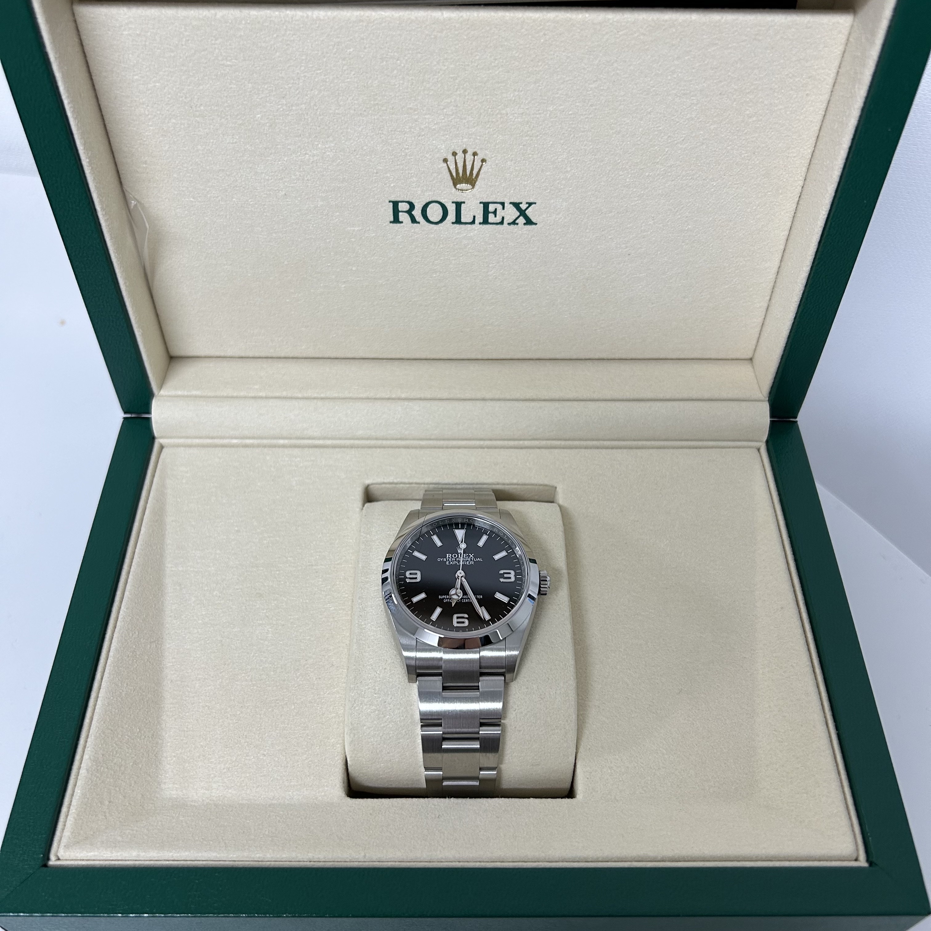 Rolex Explorer 36mm 124270 Black Oyster 착용 스타일
