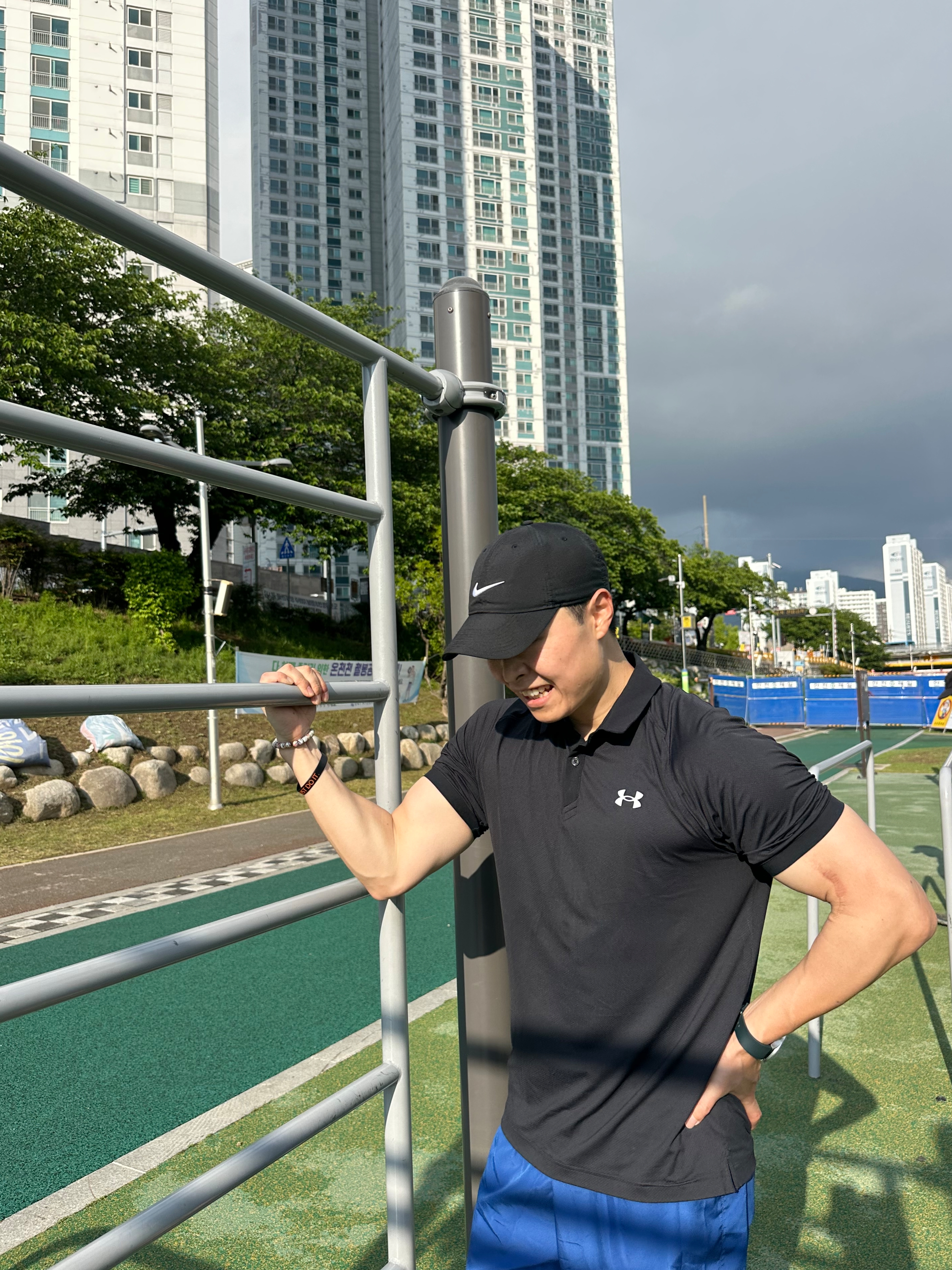 Asics Jog 100 2 Black, Under Armour Matchplay Polo Black Pitch Gray 착용 스타일 - 4