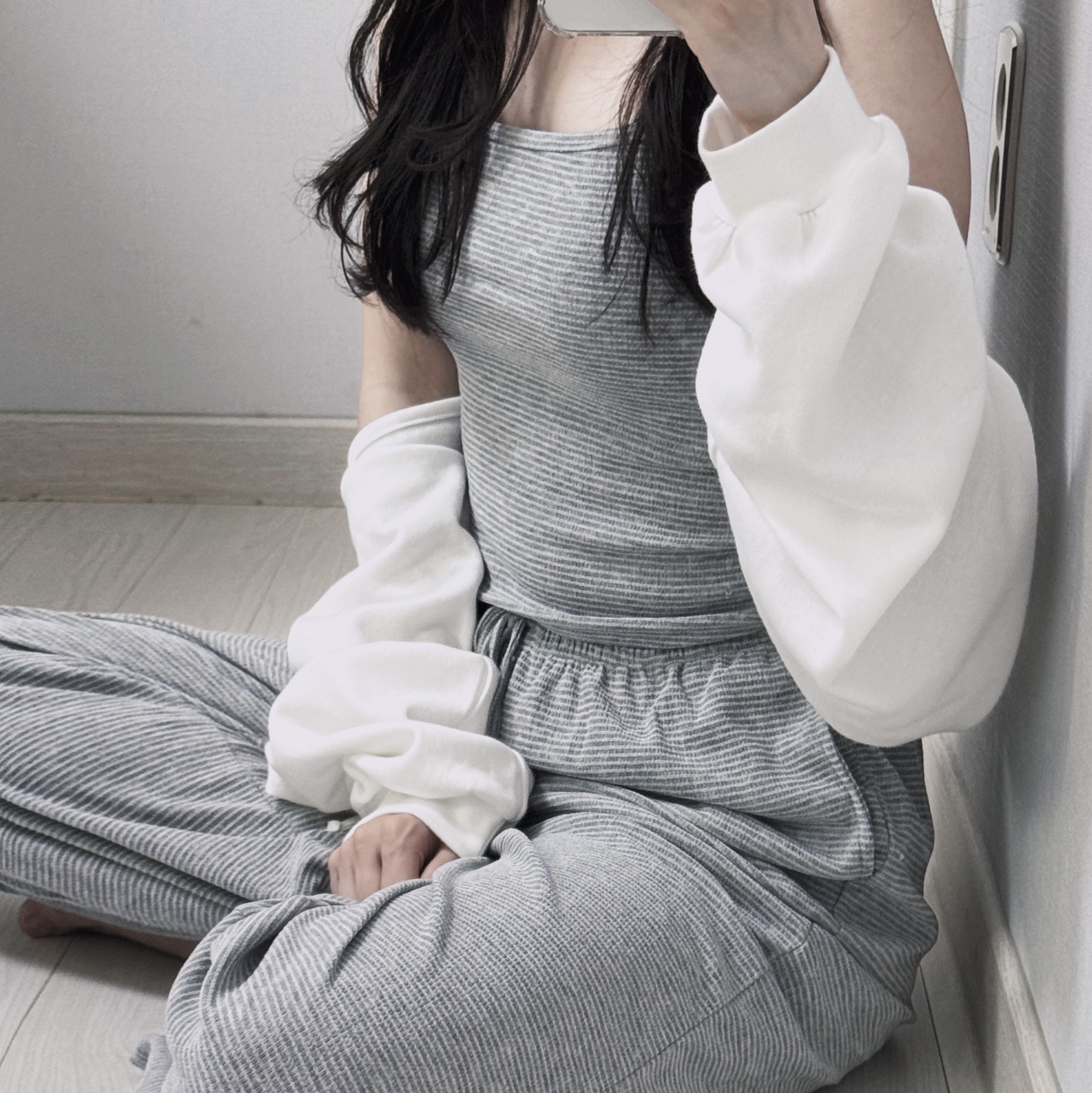 LAZYZ Lazy Nap Set Gray 착용 스타일