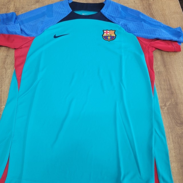 Nike FC Barcelona Strike Manga Football T-Shirt Green (Non Marking Ver.) 착용 스타일