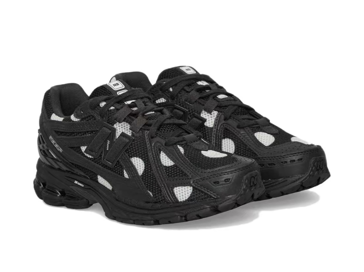 New Balance 1906R Polka Dot Black 착용 스타일