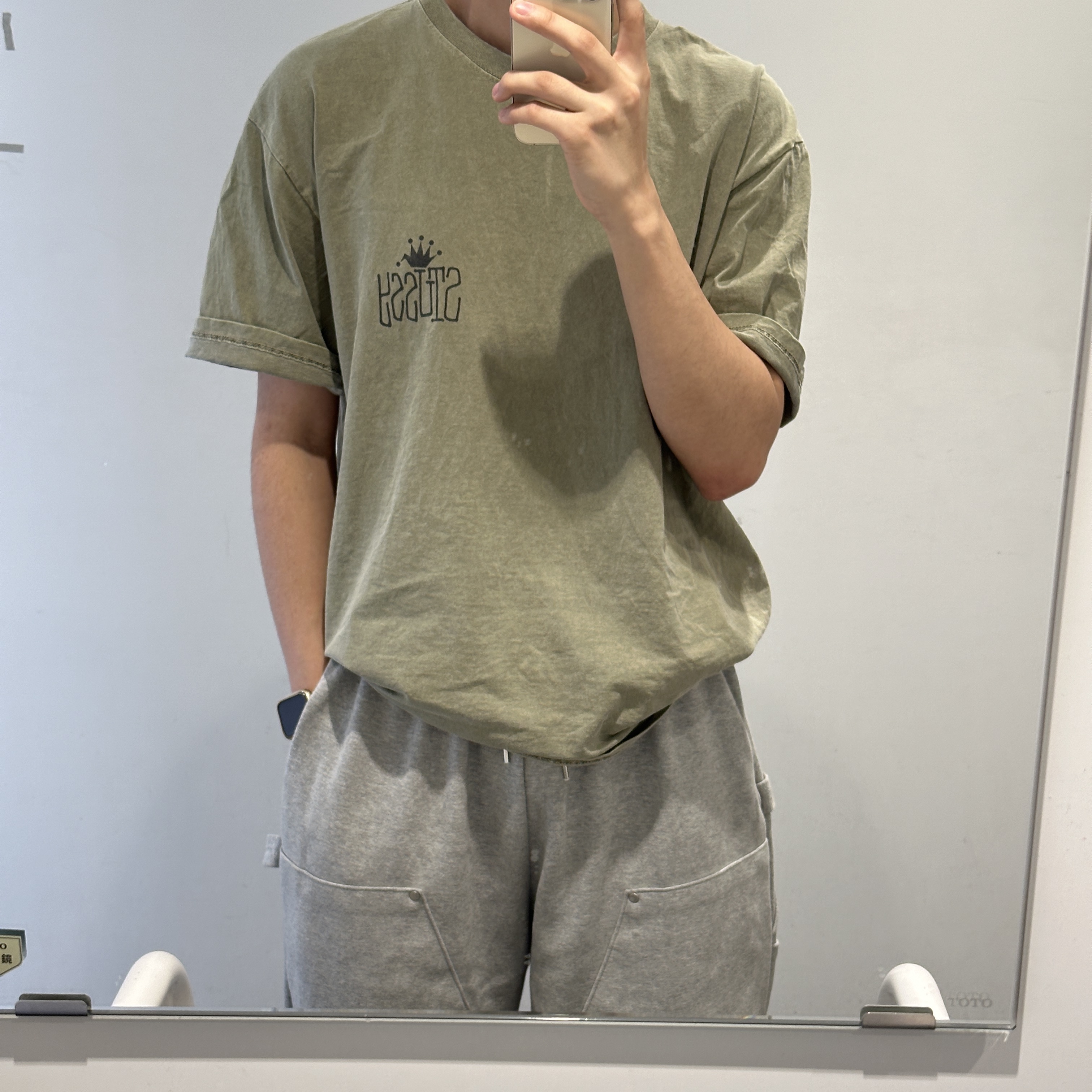 Stussy Crown International Pigment Dyed T-Shirt Olive 착용 스타일