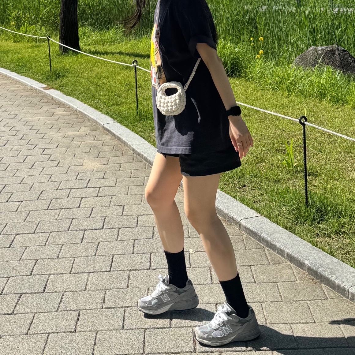 COS Quilted Nano Crossbody Bag Beige, (W) New Balance 993 Made in USA Grey - B Standard 착용 스타일 - 2