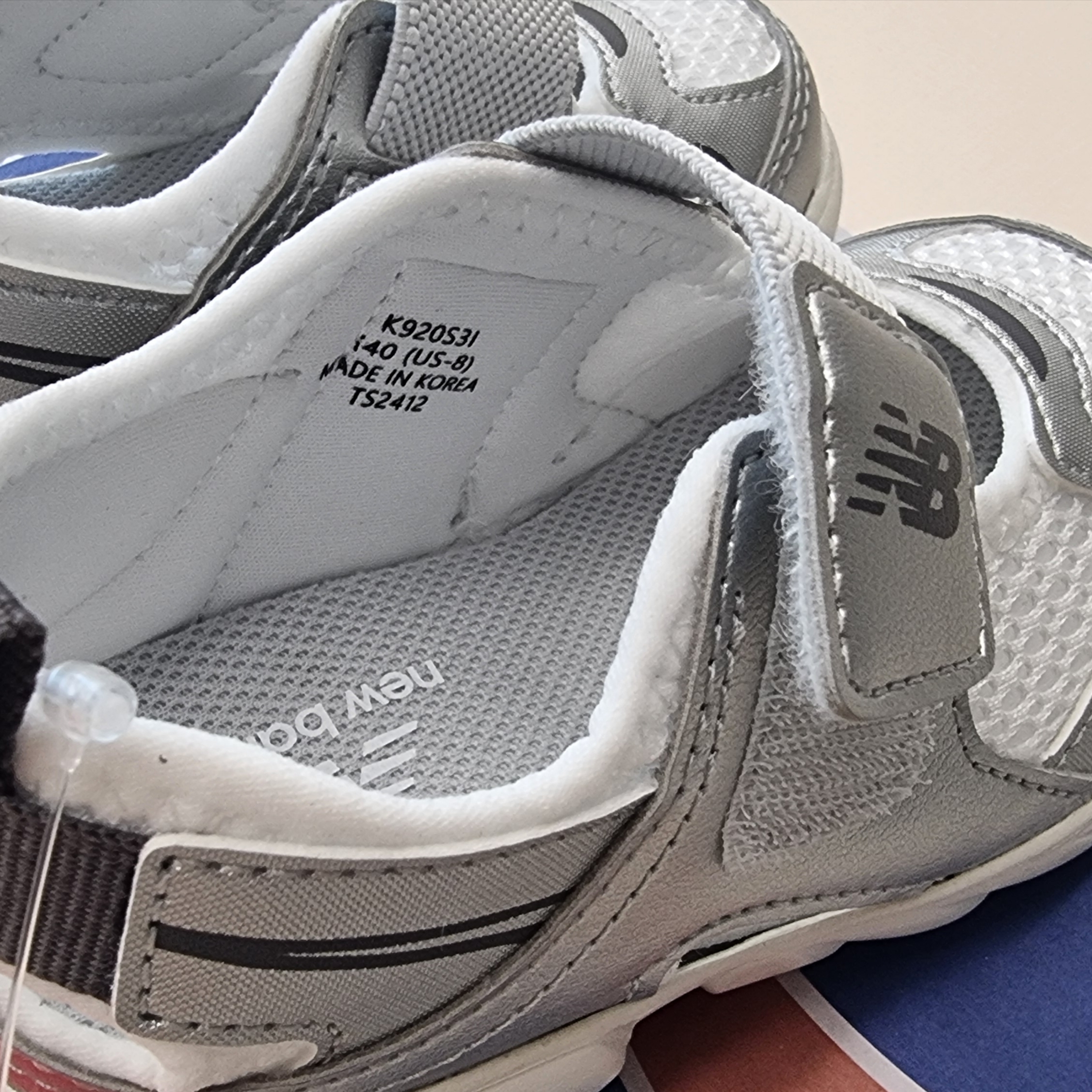 (TD) New Balance Freedle 920 Sandal Silver 착용 스타일 - 4