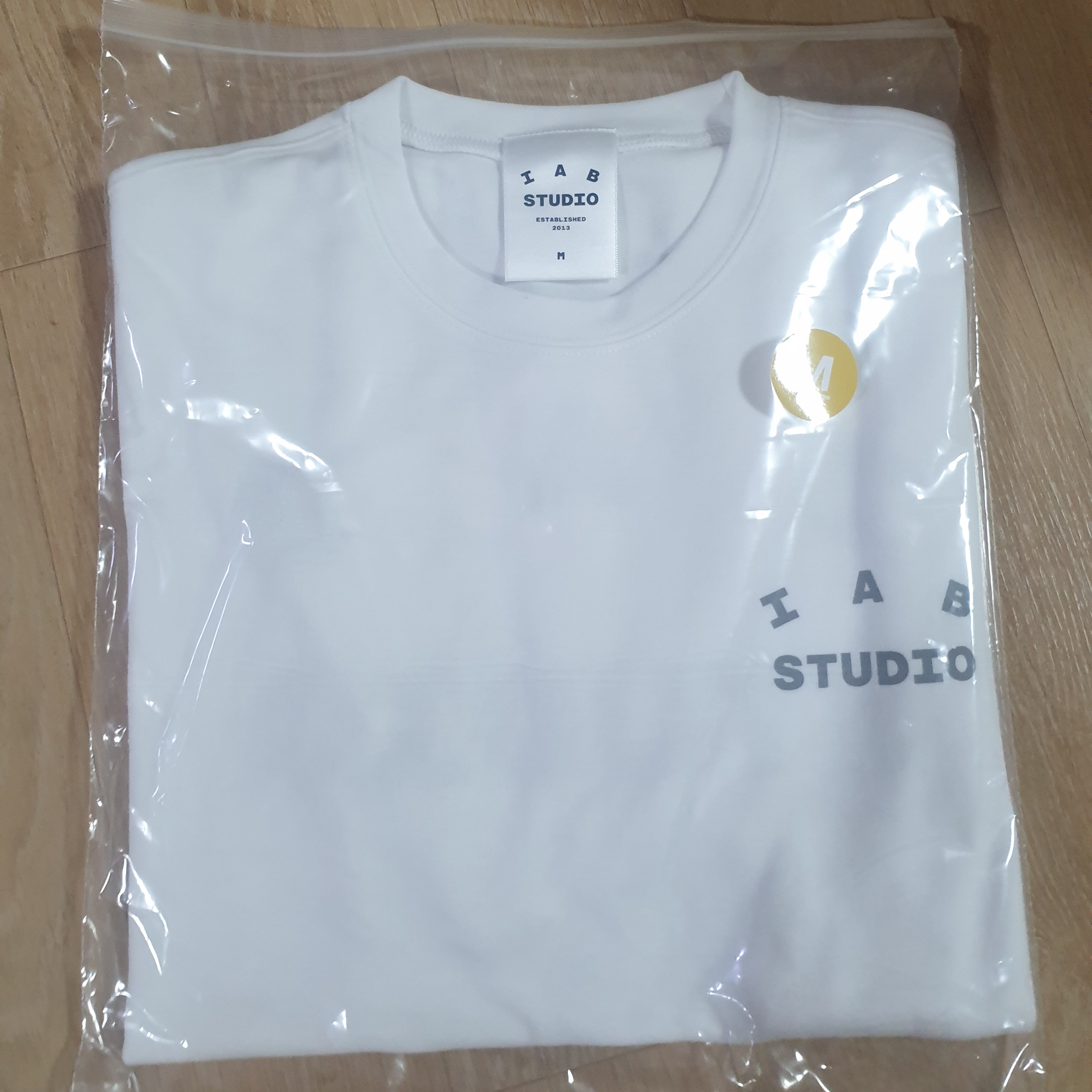 IAB Studio T-Shirt White Gray 착용 스타일