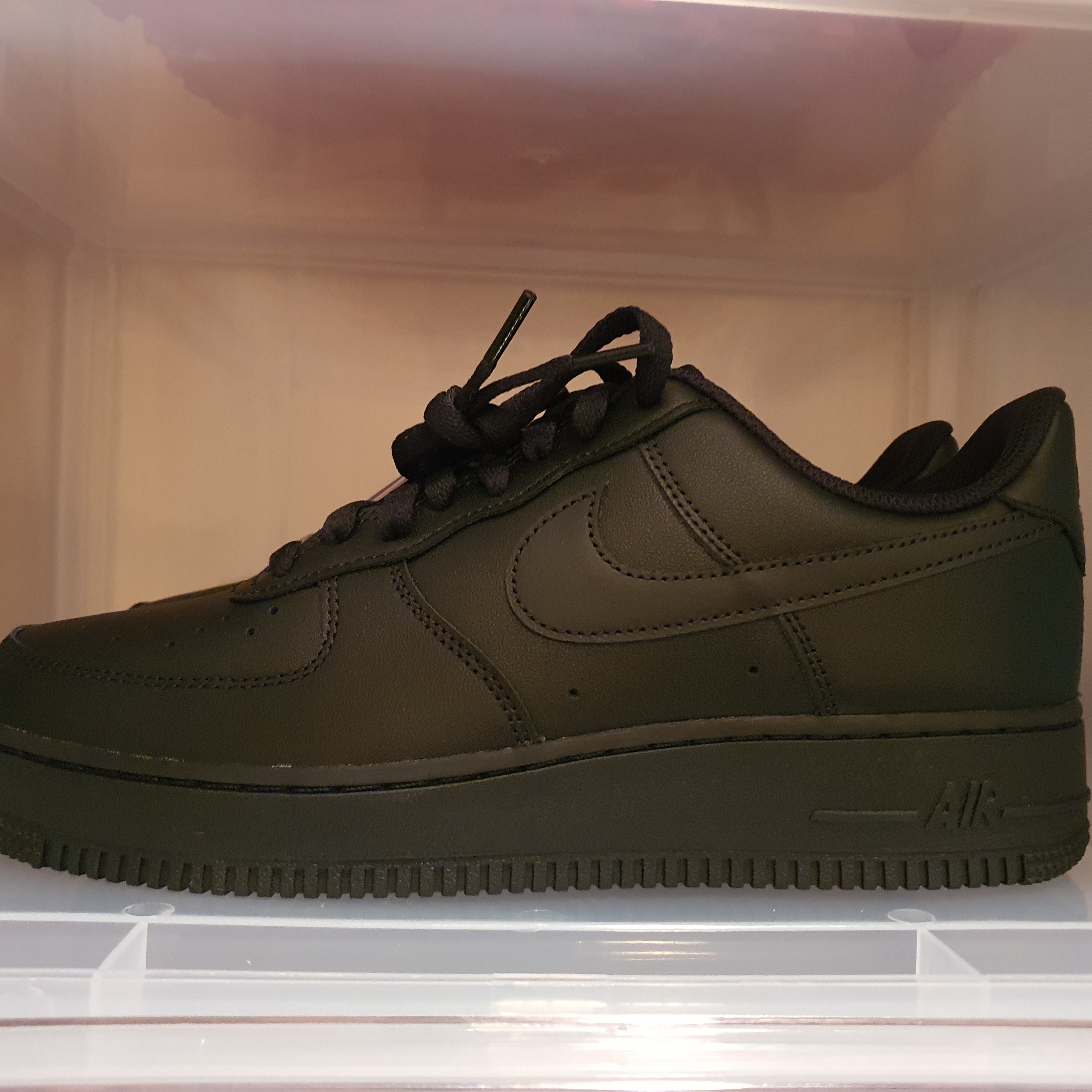 Nike Air Force 1 '07 Low Triple Black 착용 스타일