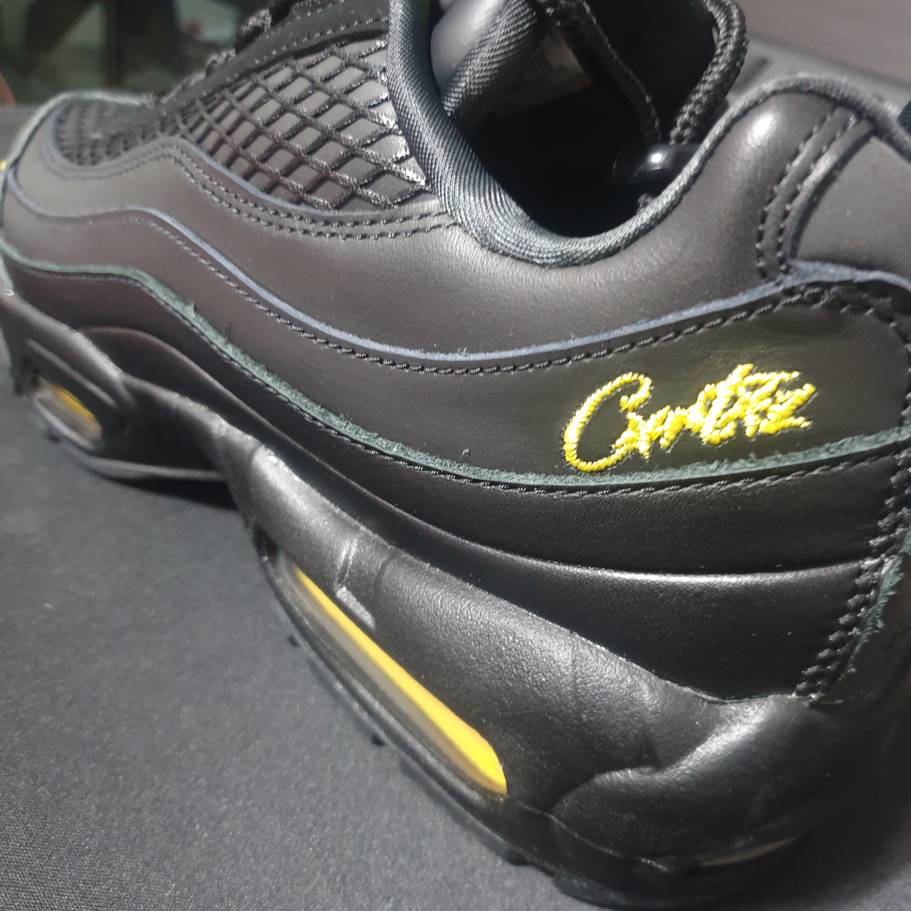 Nike x Corteiz Air Max 95 Black and Tour Yellow 착용 스타일
