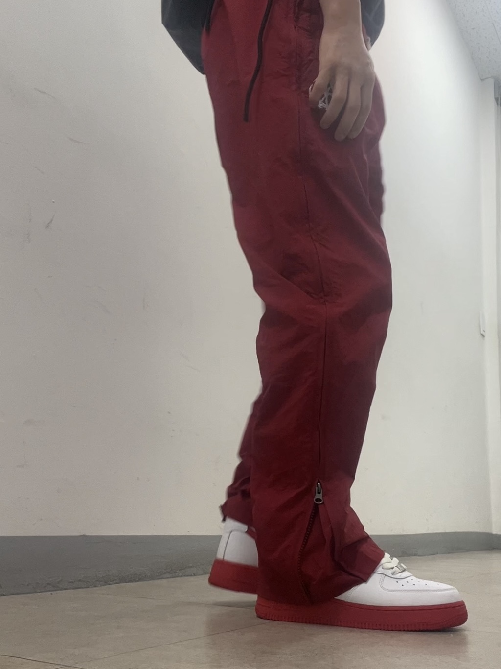 Nike Air Force 1 Low White Red Midsole 착용 스타일 - 3