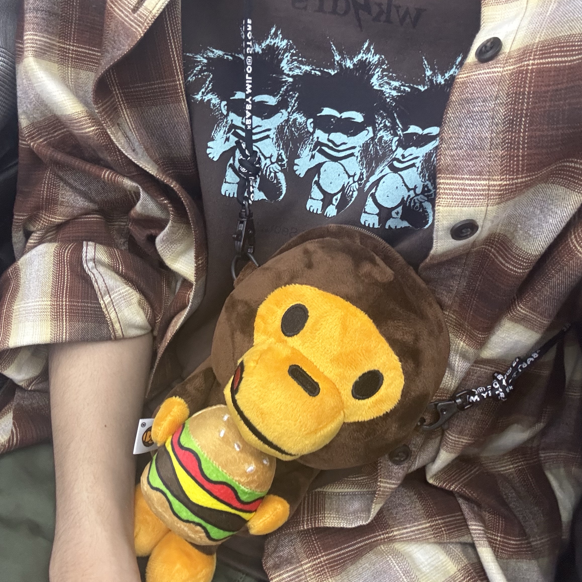 BAPE Baby Milo Mobile Bag 1 Brown 착용 스타일