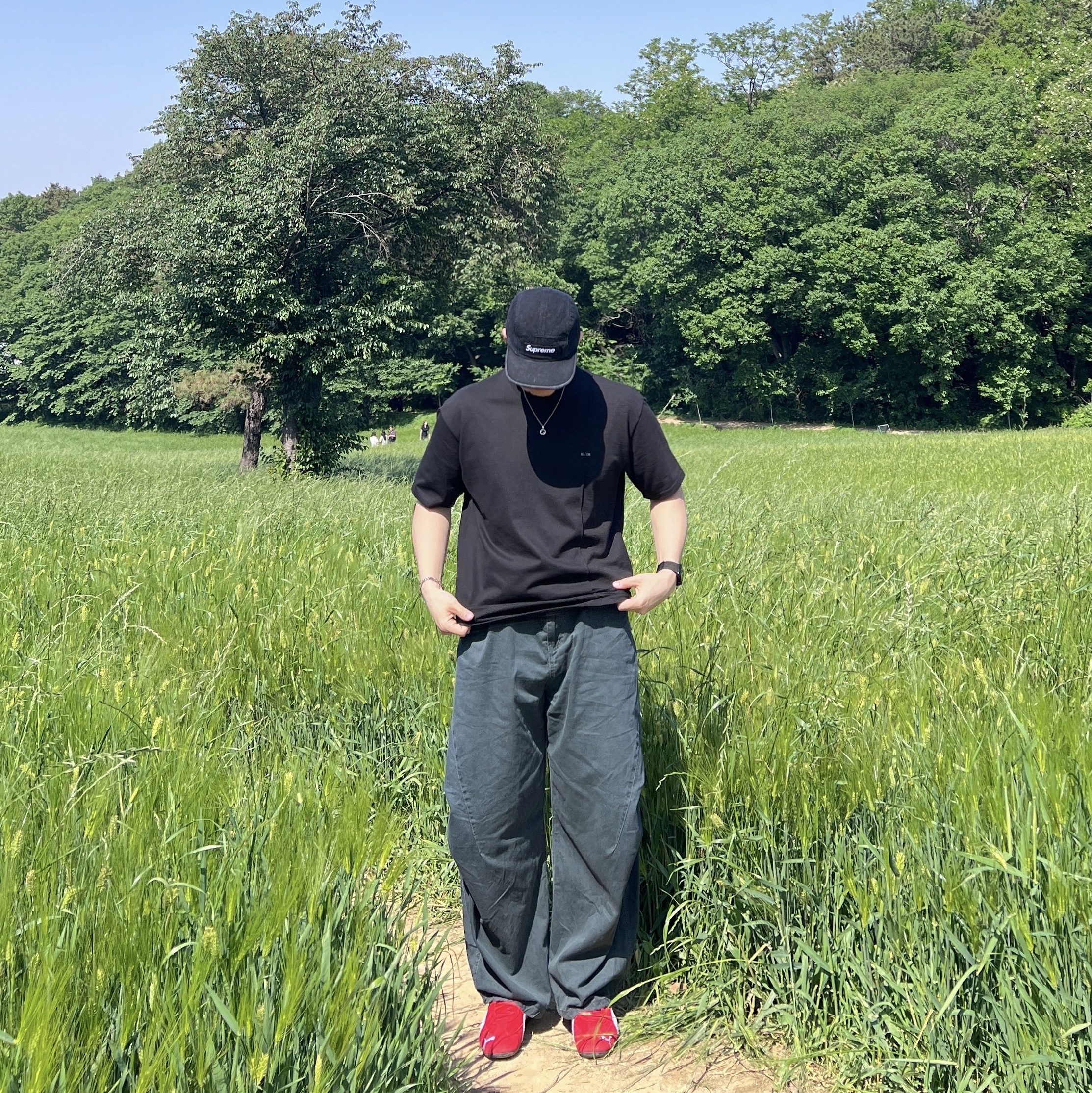 Gentle Monster x Maison Margiela MM004 Black Black, Supreme Denim Camp Cap Black - 25SS 착용 스타일 - 3