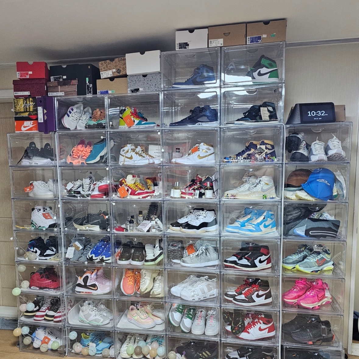 Jordan 1 Retro High OG Black Toe, Jordan 1 Retro High OG UNC Reimagined 착용 스타일 - 1