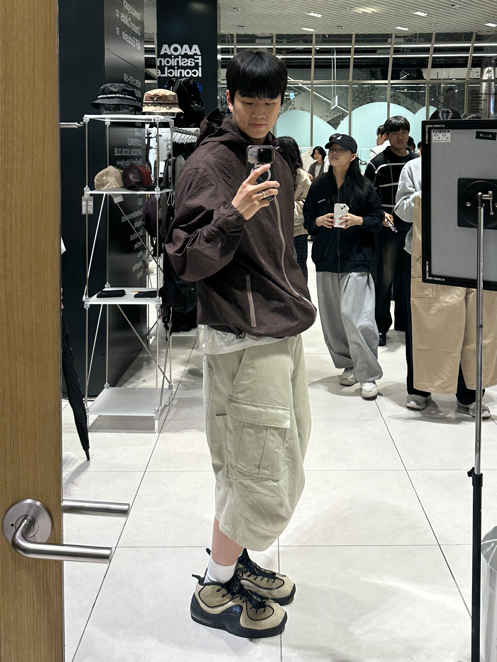 Nike x Stussy Air Penny II Rattan and Limestone, The Coldest Moment Check Windstopper Burgundy 착용 스타일 - 2
