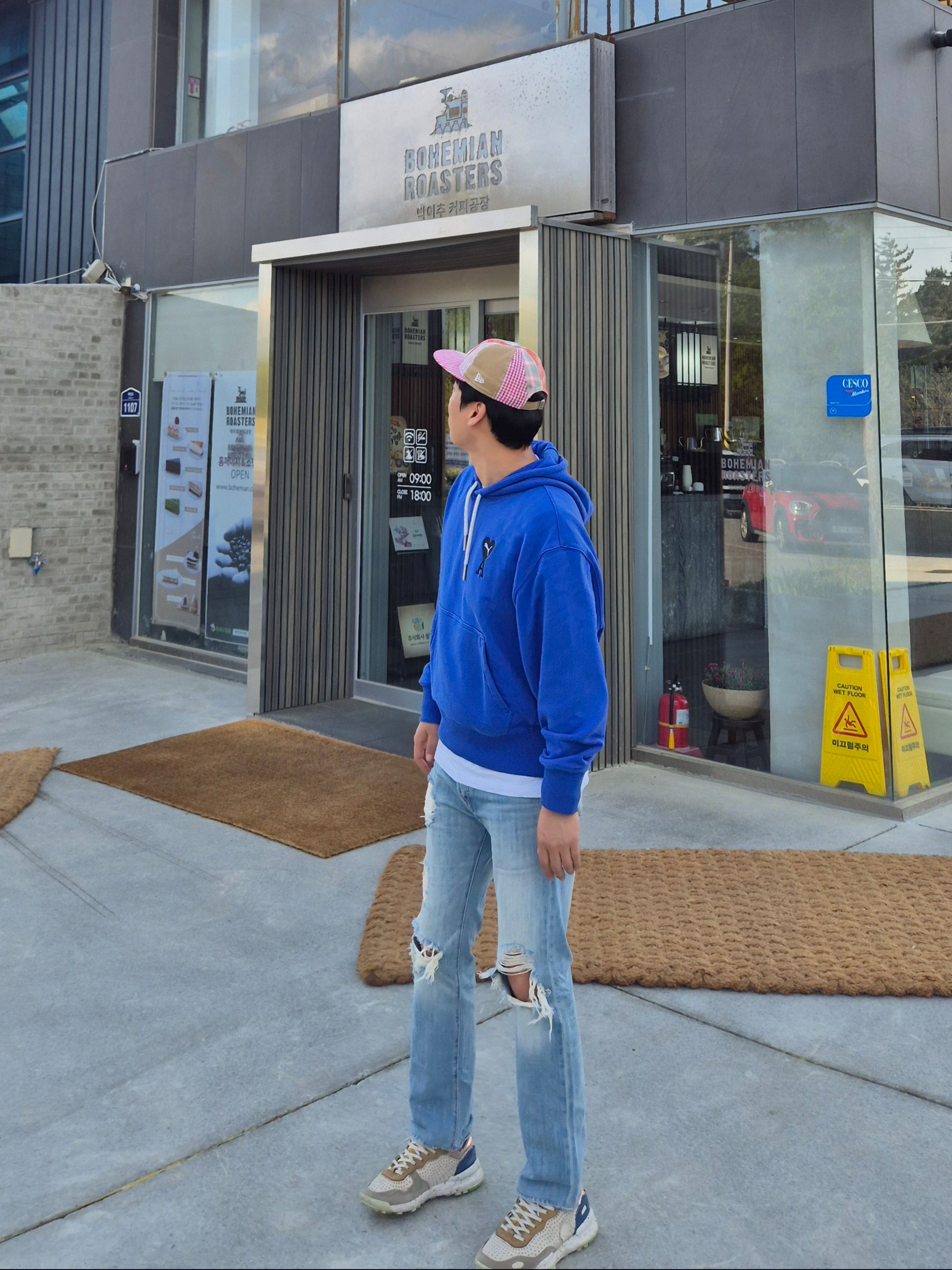 Puma x AMI Hoodie Dazzling Blue 착용 스타일 - 5