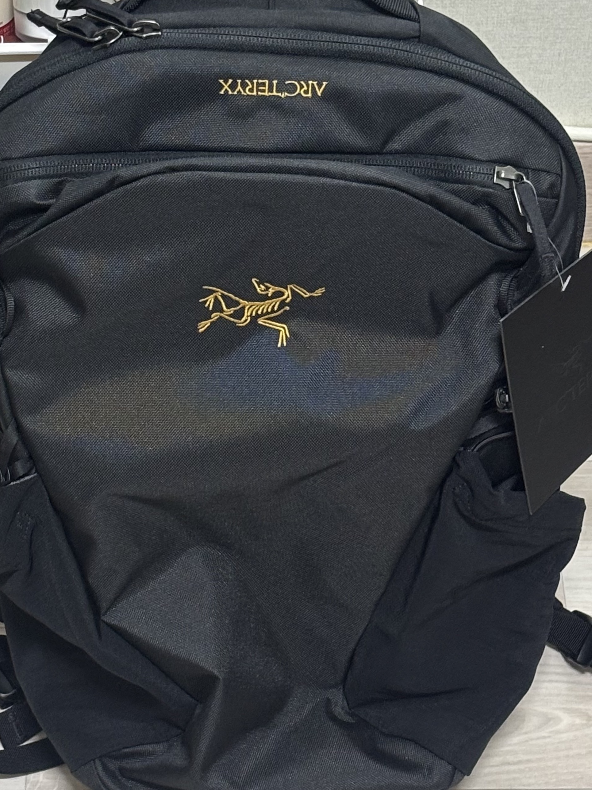 Arc'teryx Mantis 16 Backpack Black 착용 스타일 - 2
