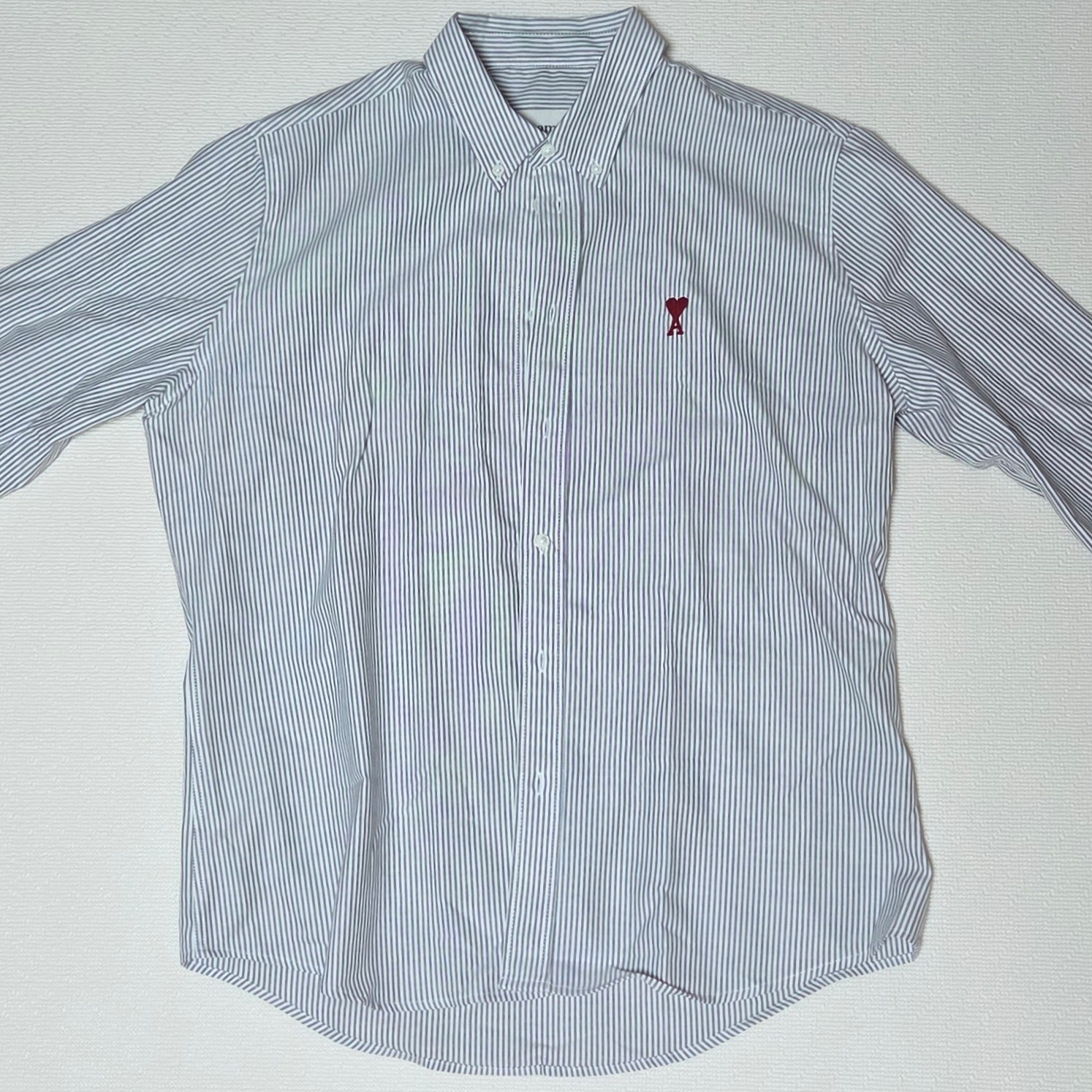 AMI de Coeur Button Down Stripped Cotton Oxford Shirt Black Natural White 착용 스타일 - 1