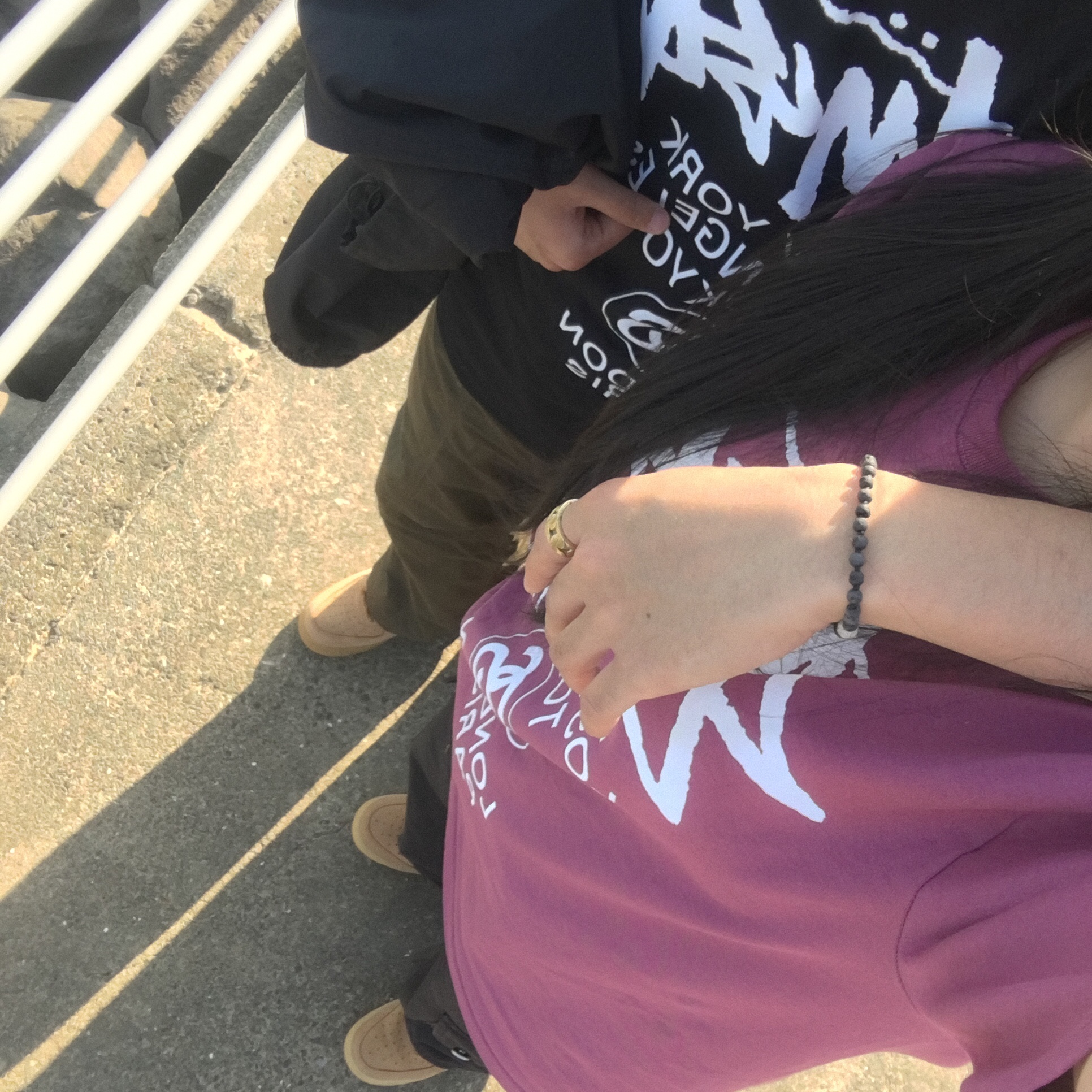Stussy World Tour T-Shirt Berry 2024, Stussy World Tour T-Shirt Black 2024,2025 착용 스타일 - 1