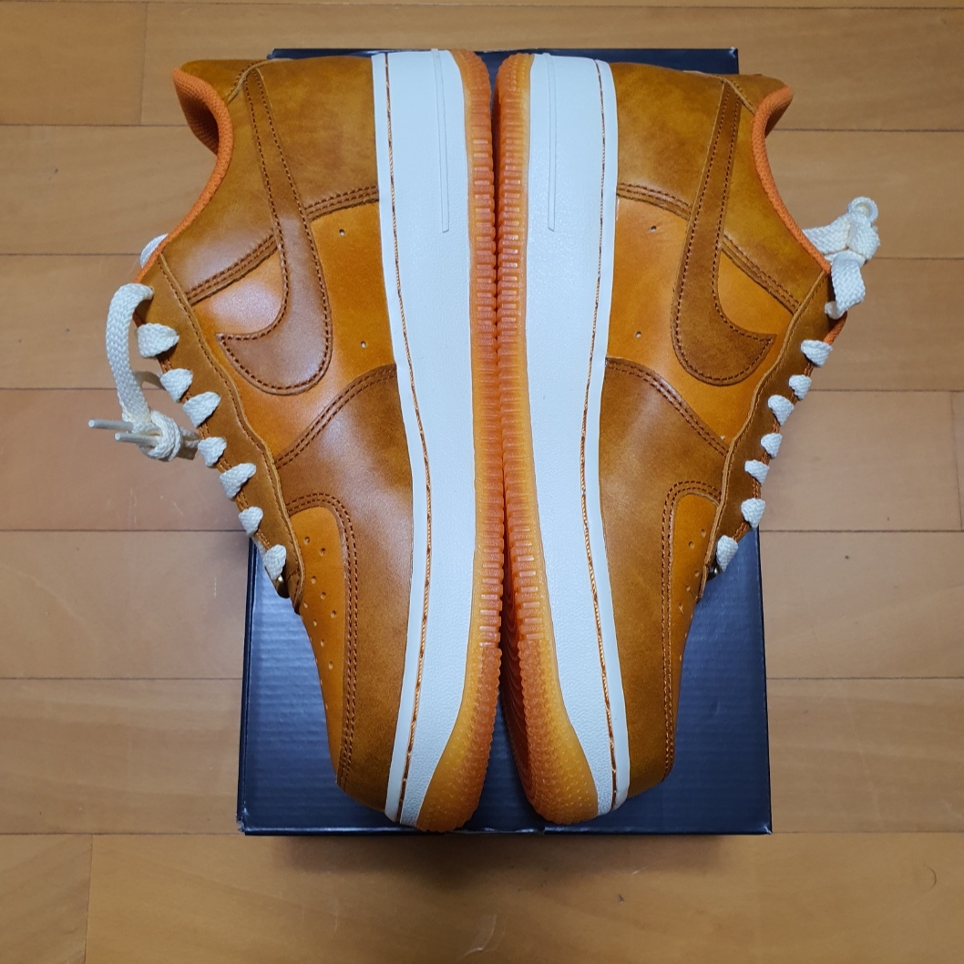 Nike Air Force 1 '07 LV8 Russet and Sunset 착용 스타일