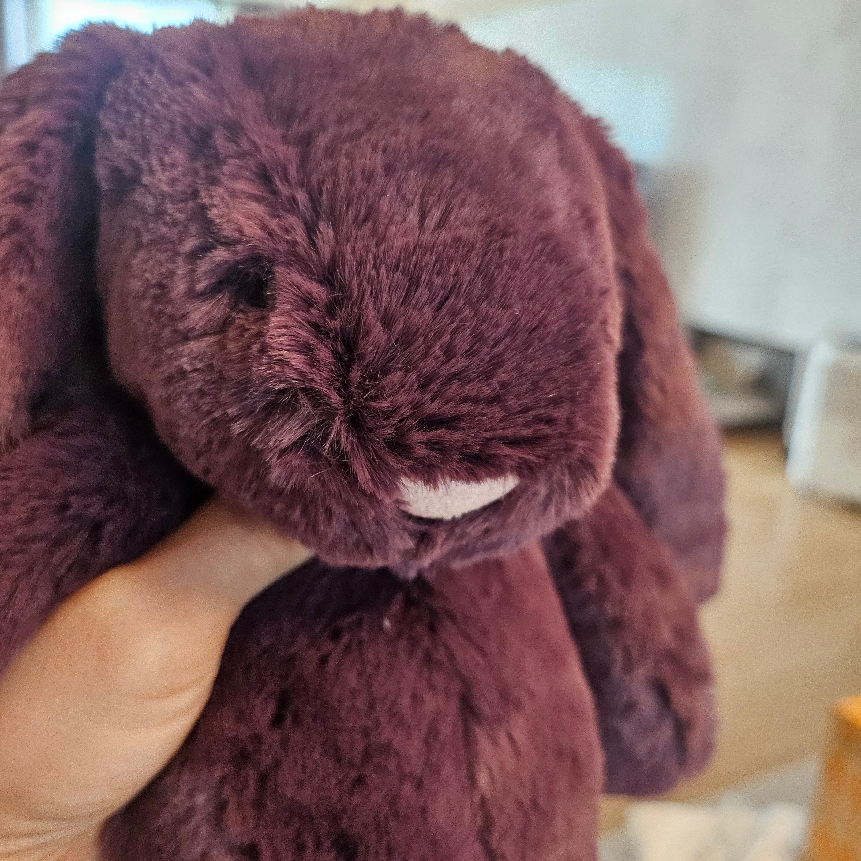 Jellycat Bashful Bunny Medium Plum 착용 스타일