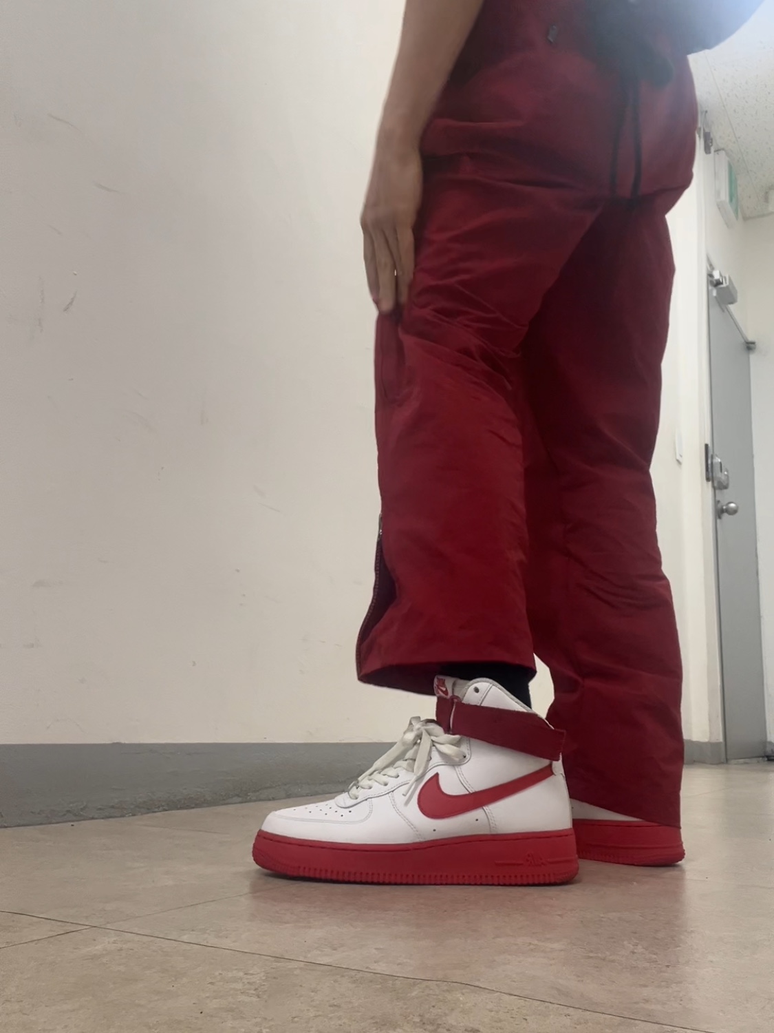 Nike Air Force 1 Low White Red Midsole 착용 스타일 - 4